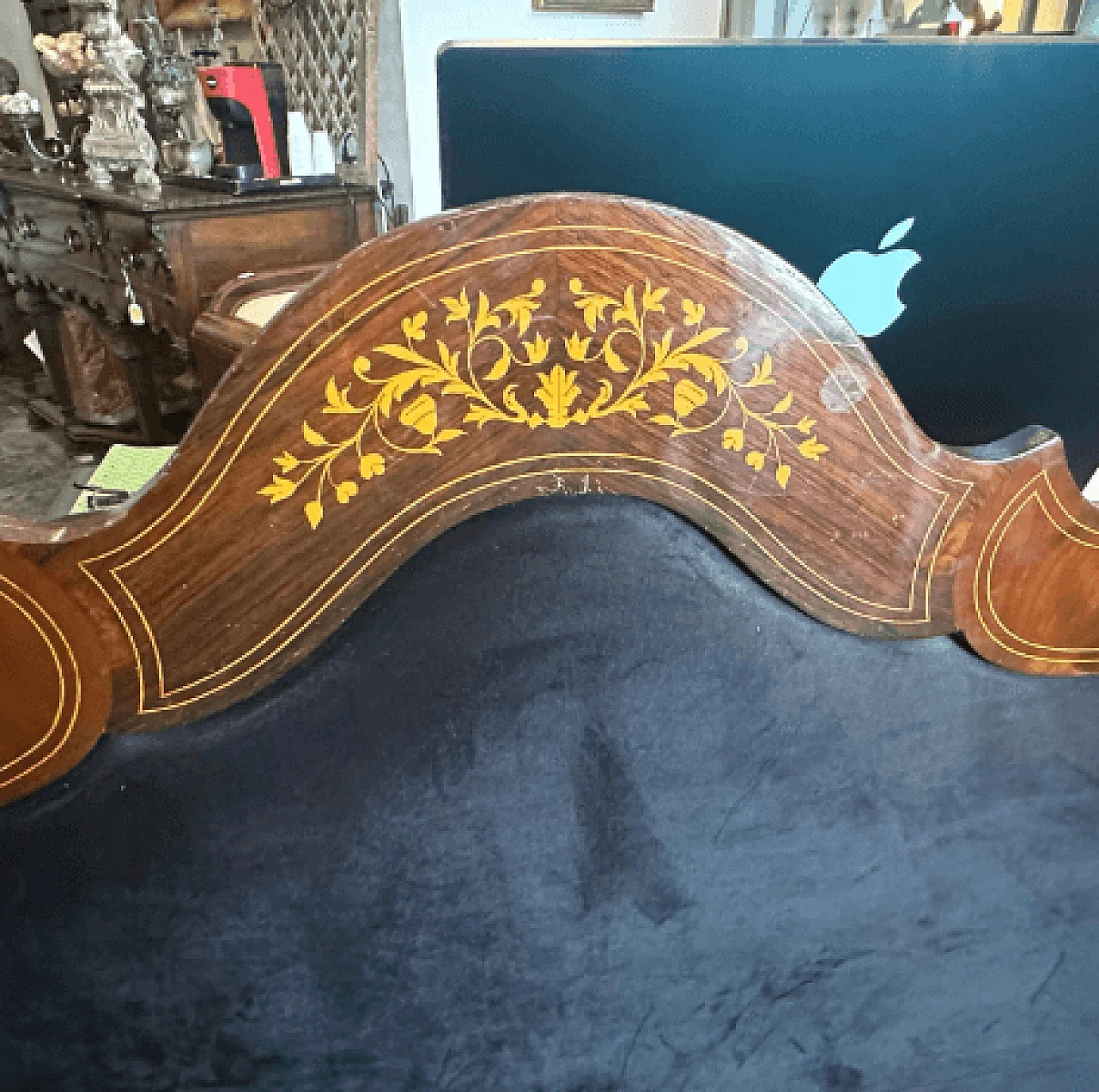 Divano Carlo X siciliano in legno intarsiato e velluto, metà '800 4