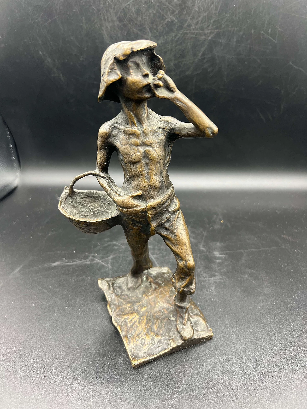 Roberto Fontana, Contadinello, scultura in bronzo 1