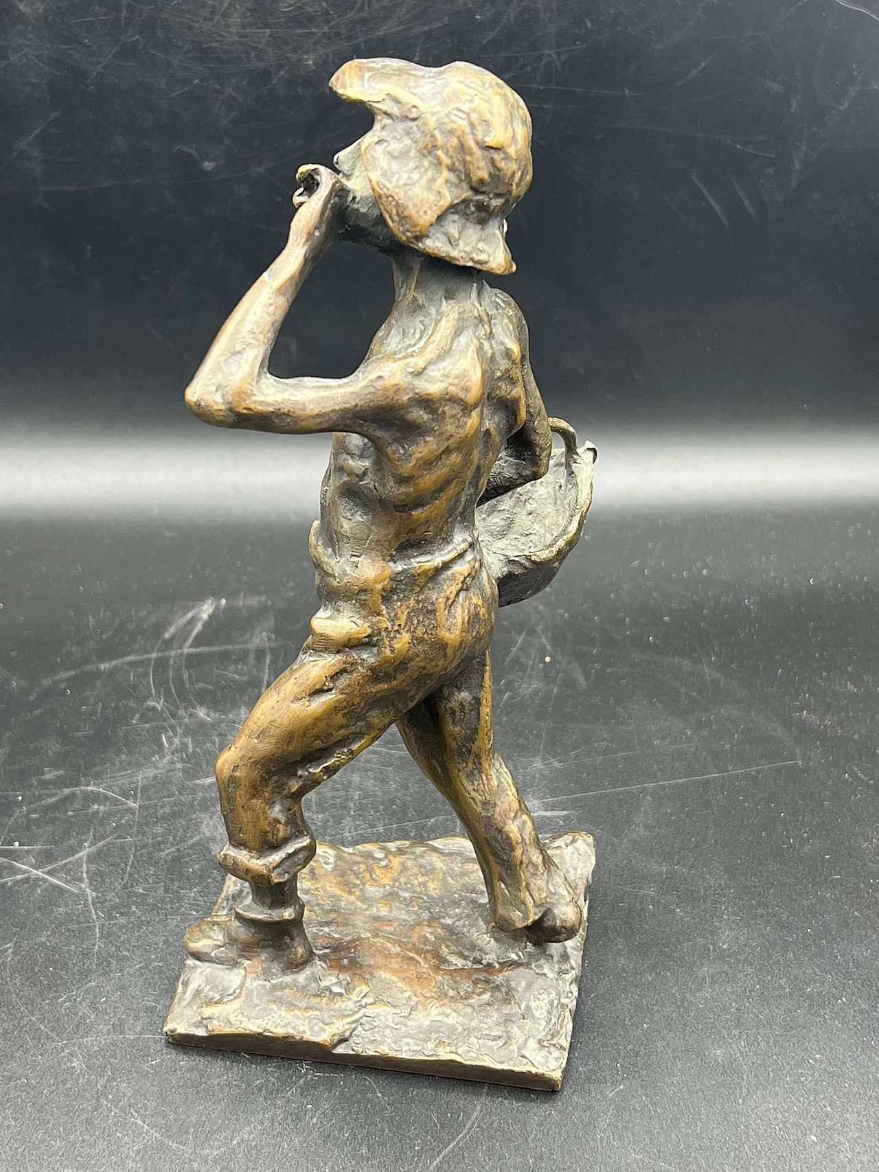 Roberto Fontana, Contadinello, scultura in bronzo 5