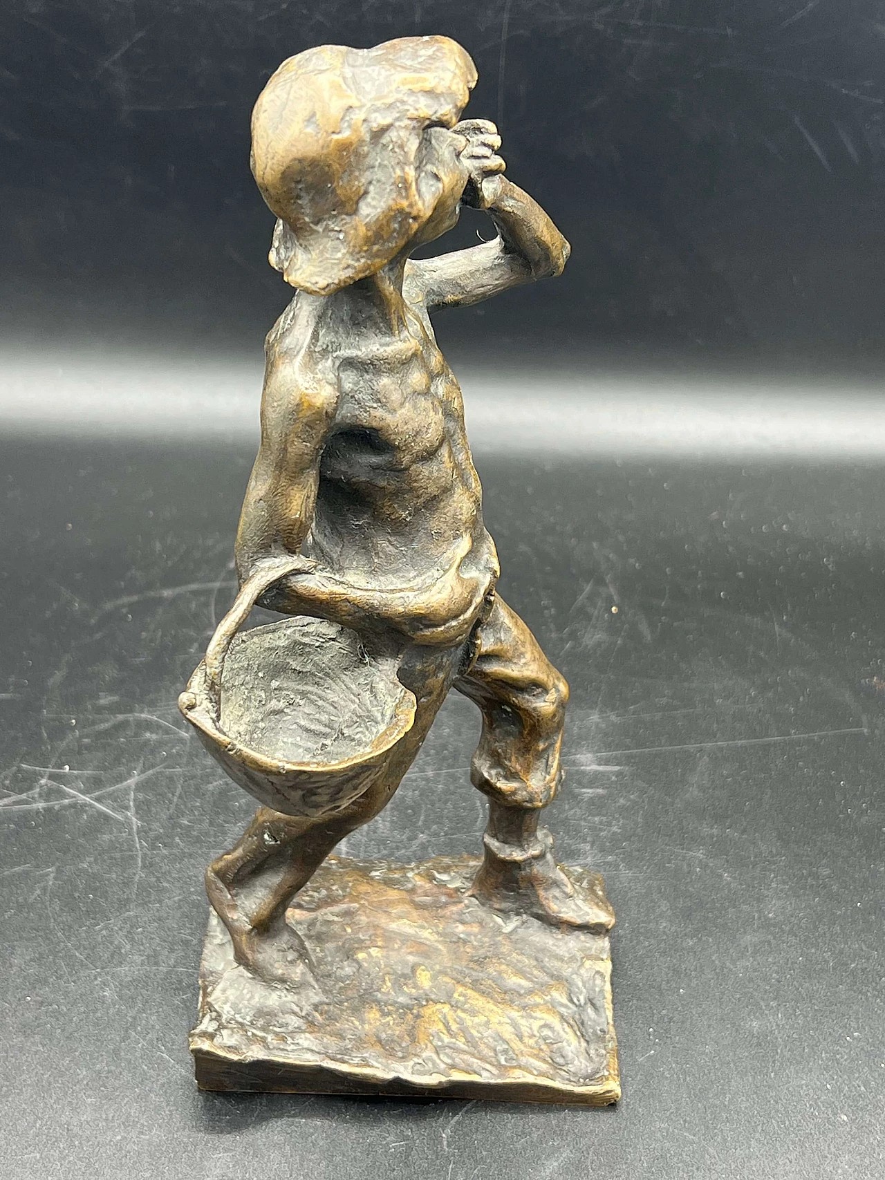 Roberto Fontana, Contadinello, scultura in bronzo 7