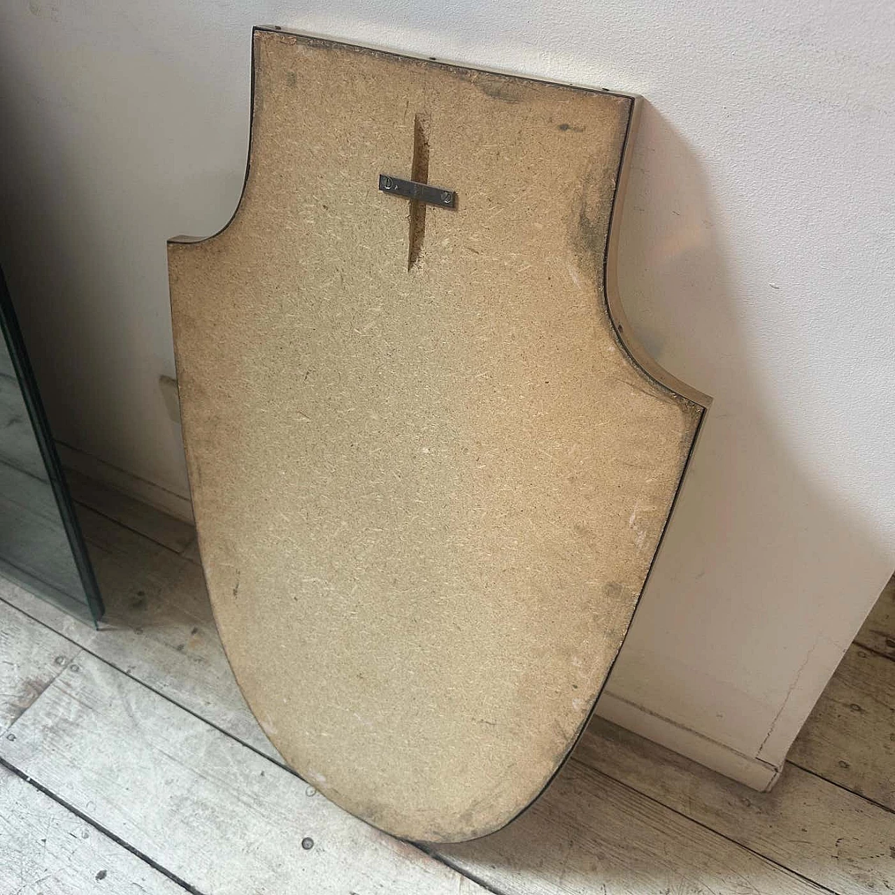 Specchio da parete a forma di scudo in ottone in stile Gio Ponti, anni '50 3