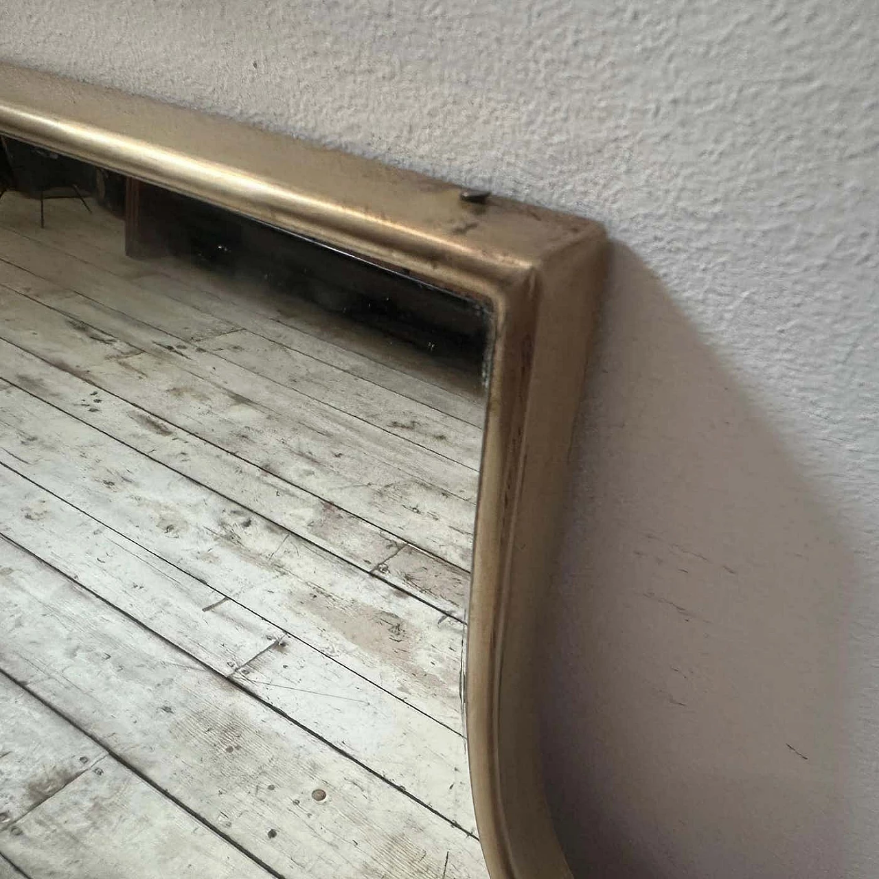 Specchio da parete a forma di scudo in ottone in stile Gio Ponti, anni '50 4