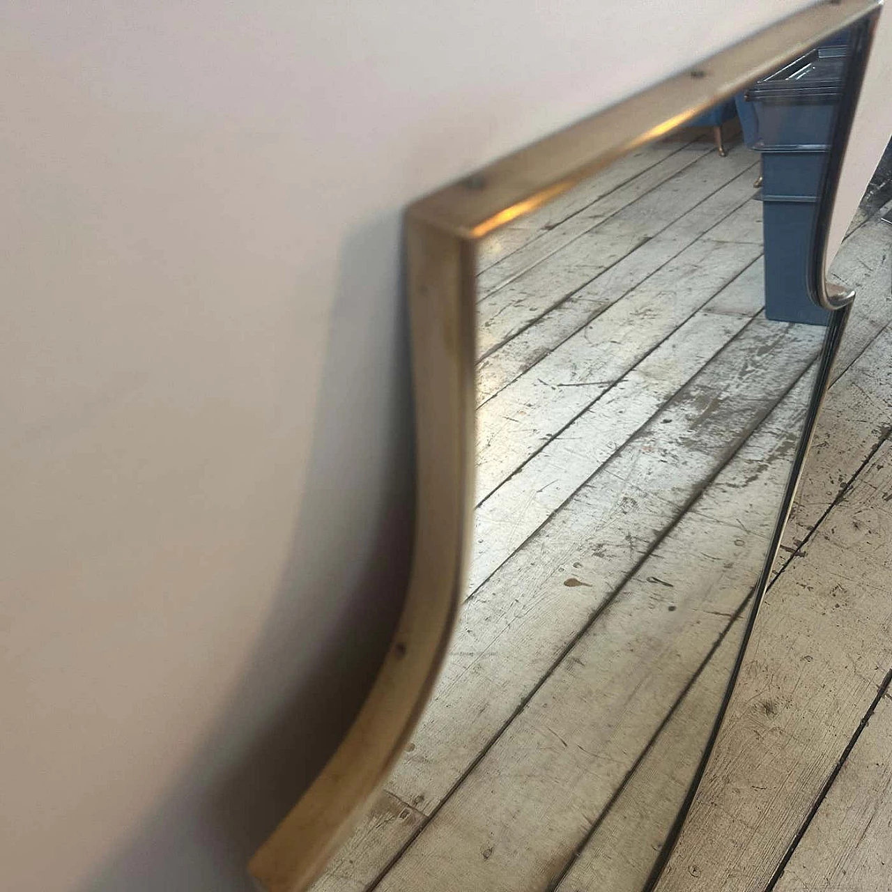 Specchio da parete a forma di scudo in ottone in stile Gio Ponti, anni '50 10