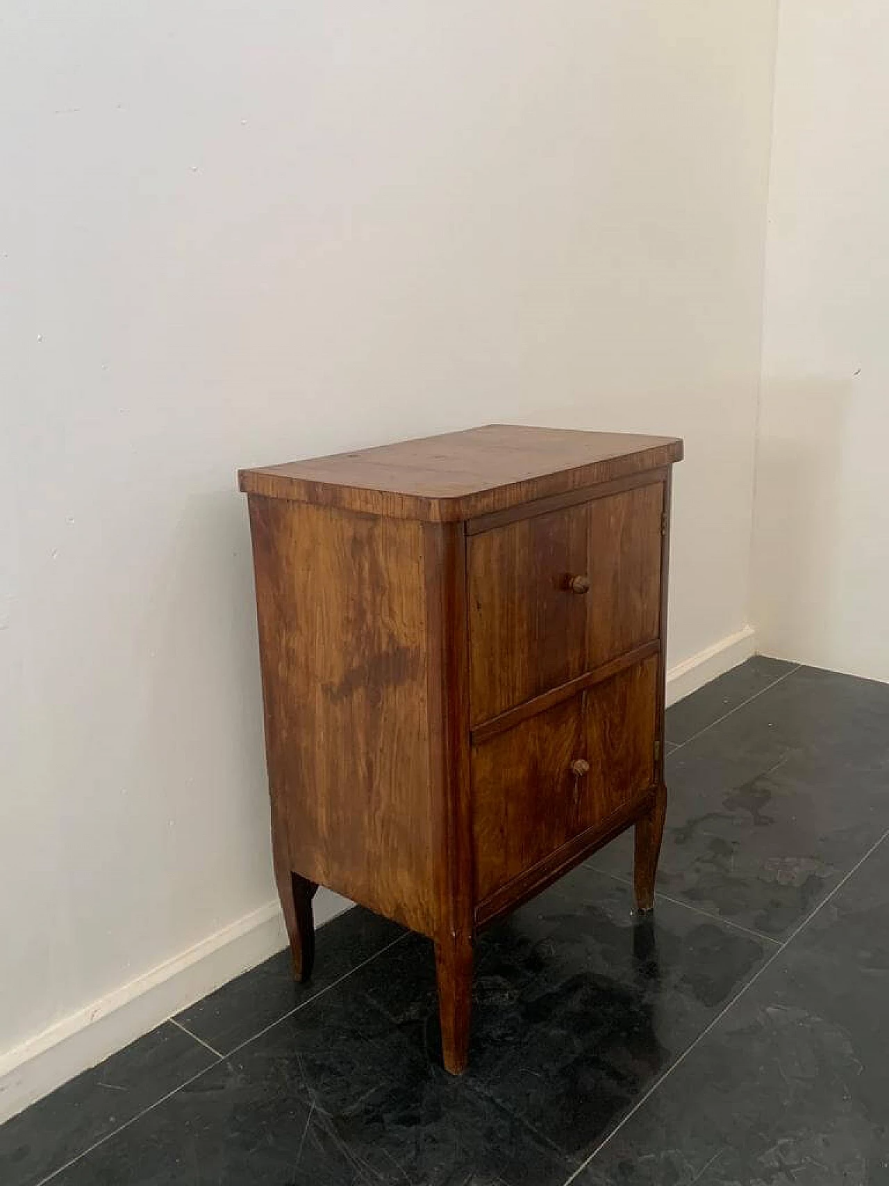 Feather cherry wood chest of drawers, late 18th century 3