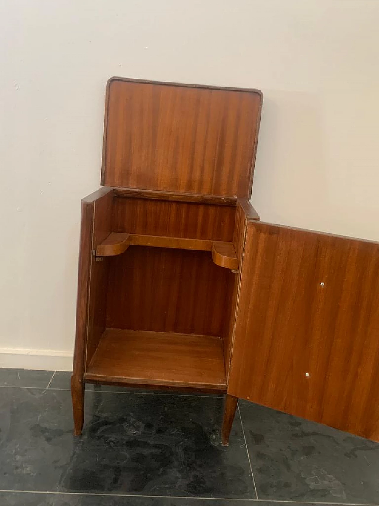 Feather cherry wood chest of drawers, late 18th century 6