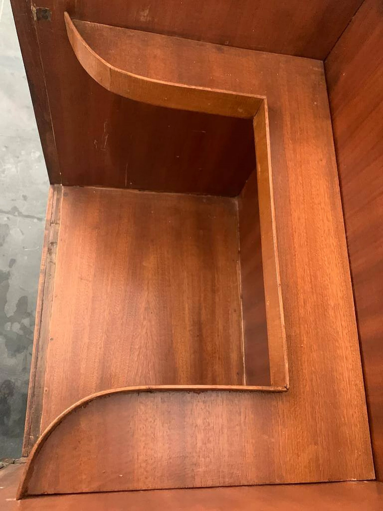 Feather cherry wood chest of drawers, late 18th century 9