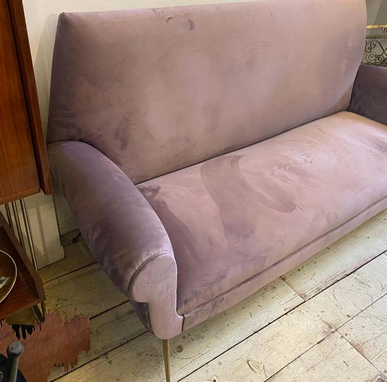 Wisteria-colored velvet sofa with brass legs by Gigi Radice, 1950s 5