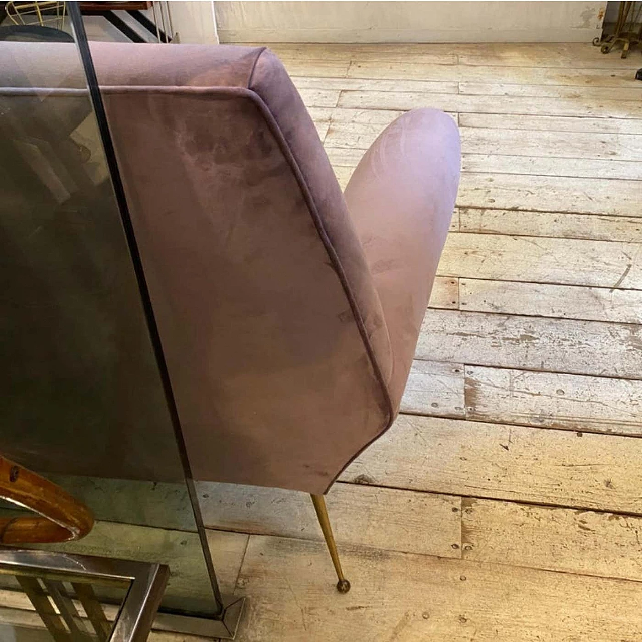 Divano in velluto color glicine e gambe in ottone di Gigi Radice, anni '50 12