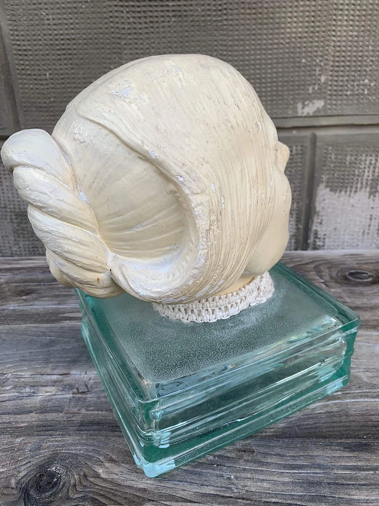 Testa di donna in gesso su base in vetro, inizio '900 6