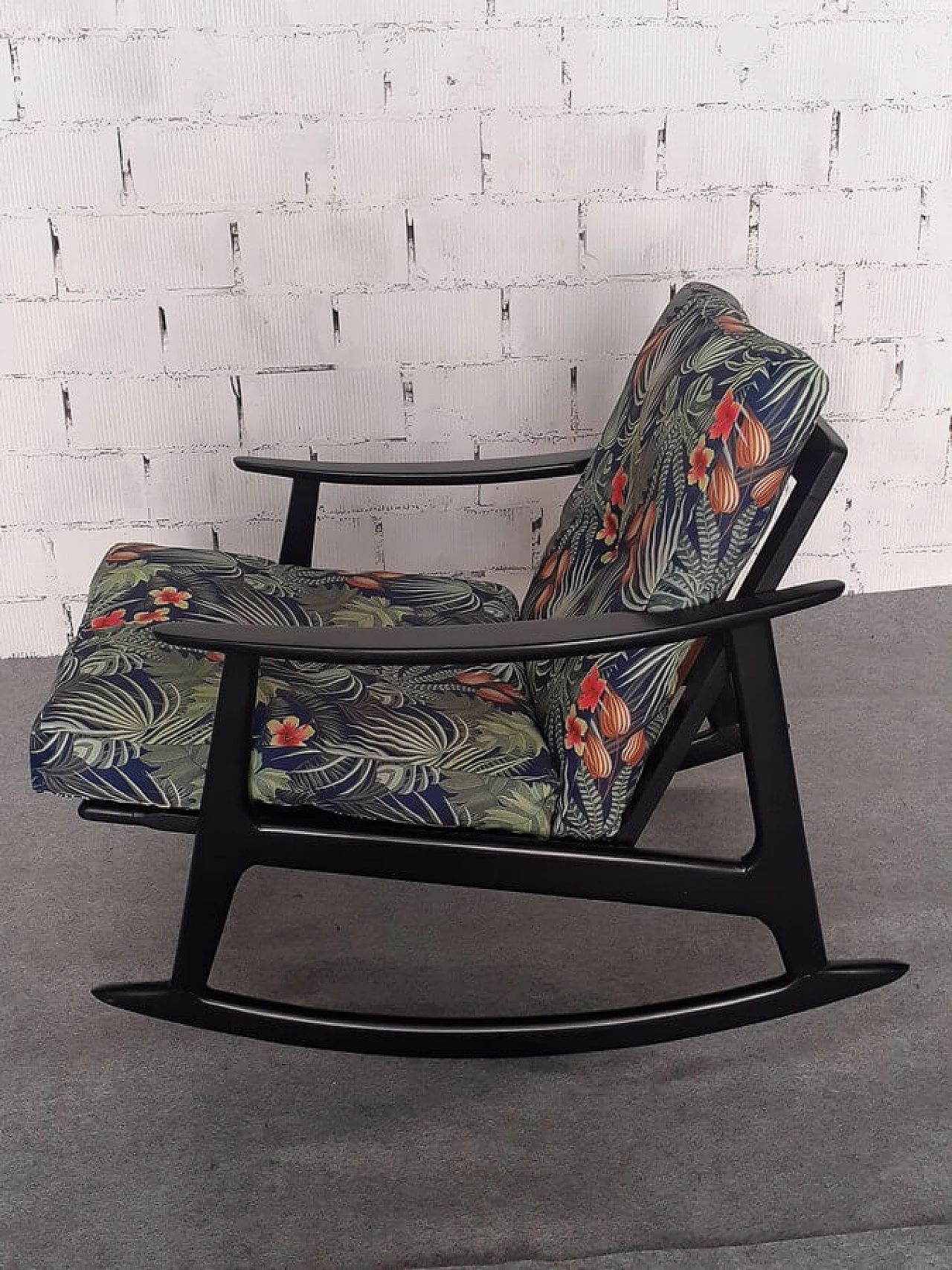 Wood and floral fabric rocking chair, 1950s 8