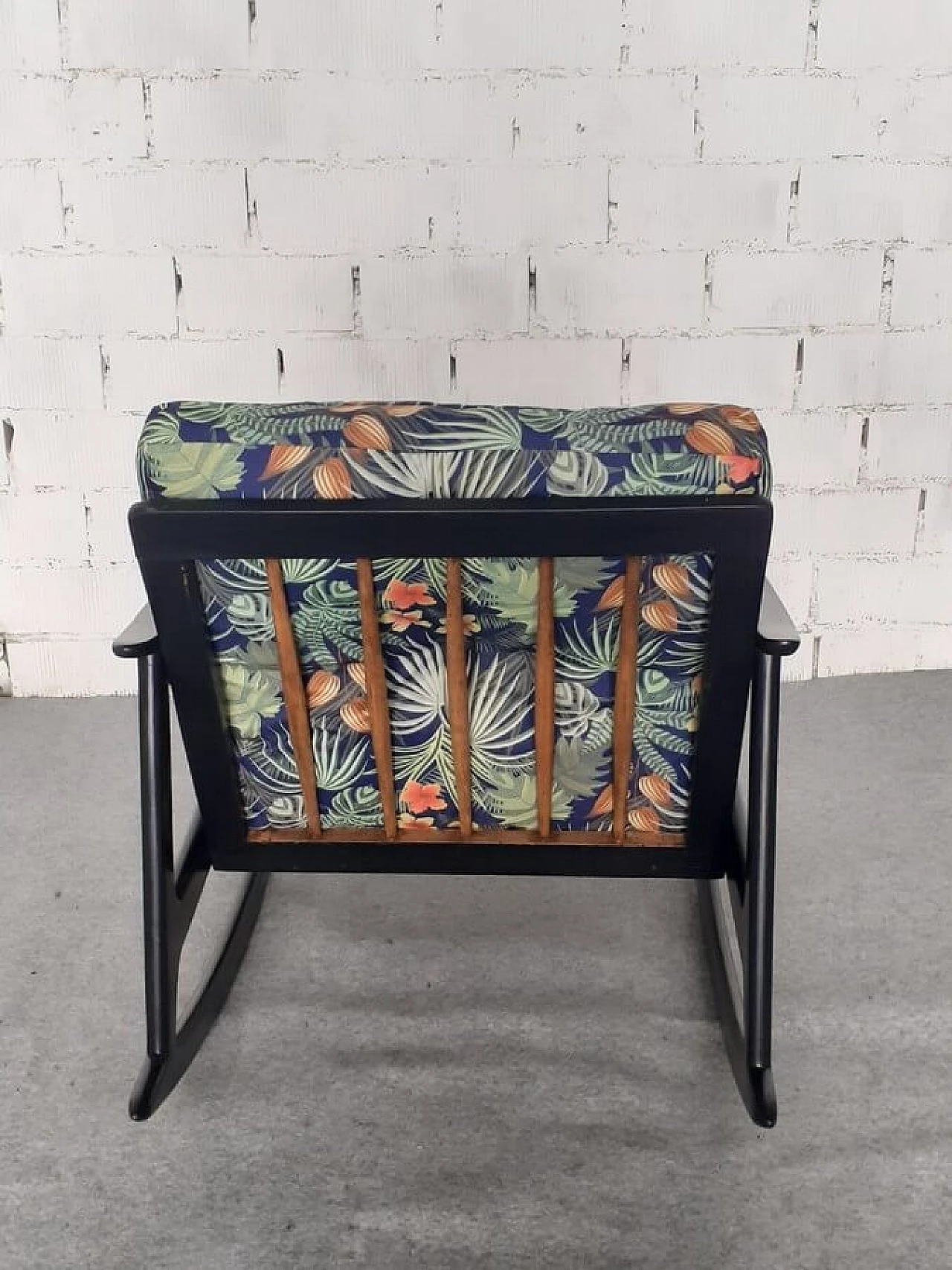Wood and floral fabric rocking chair, 1950s 10