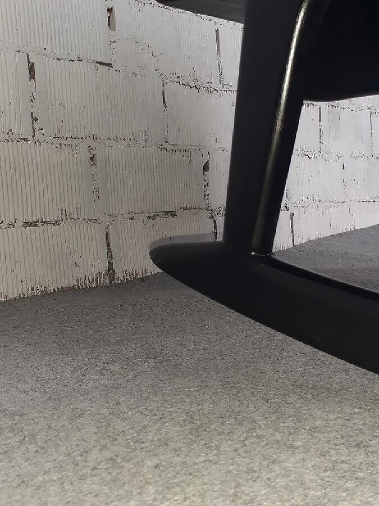 Sedia a dondolo in legno e tessuto floreale, anni '50 14