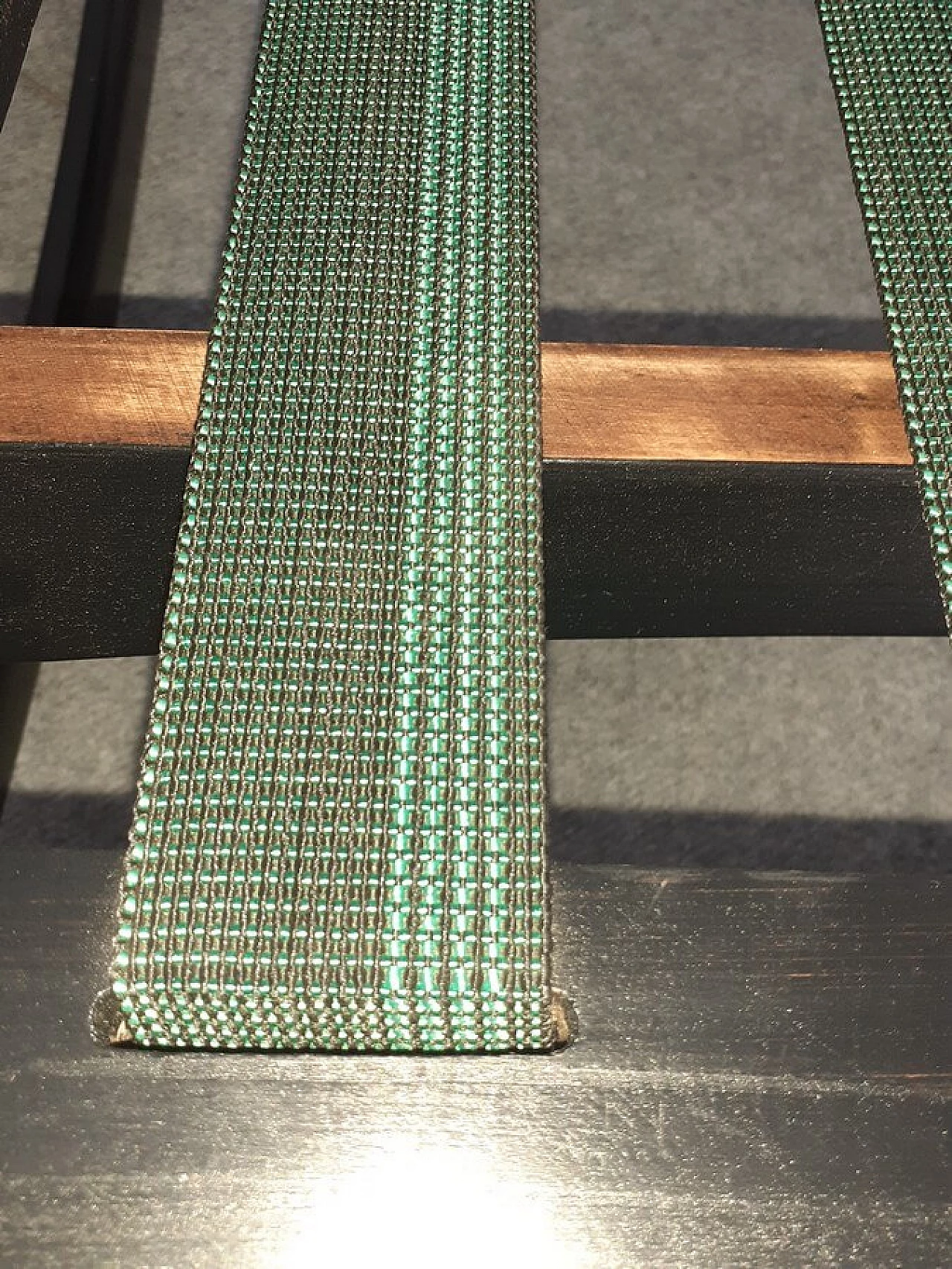 Sedia a dondolo in legno e tessuto floreale, anni '50 17