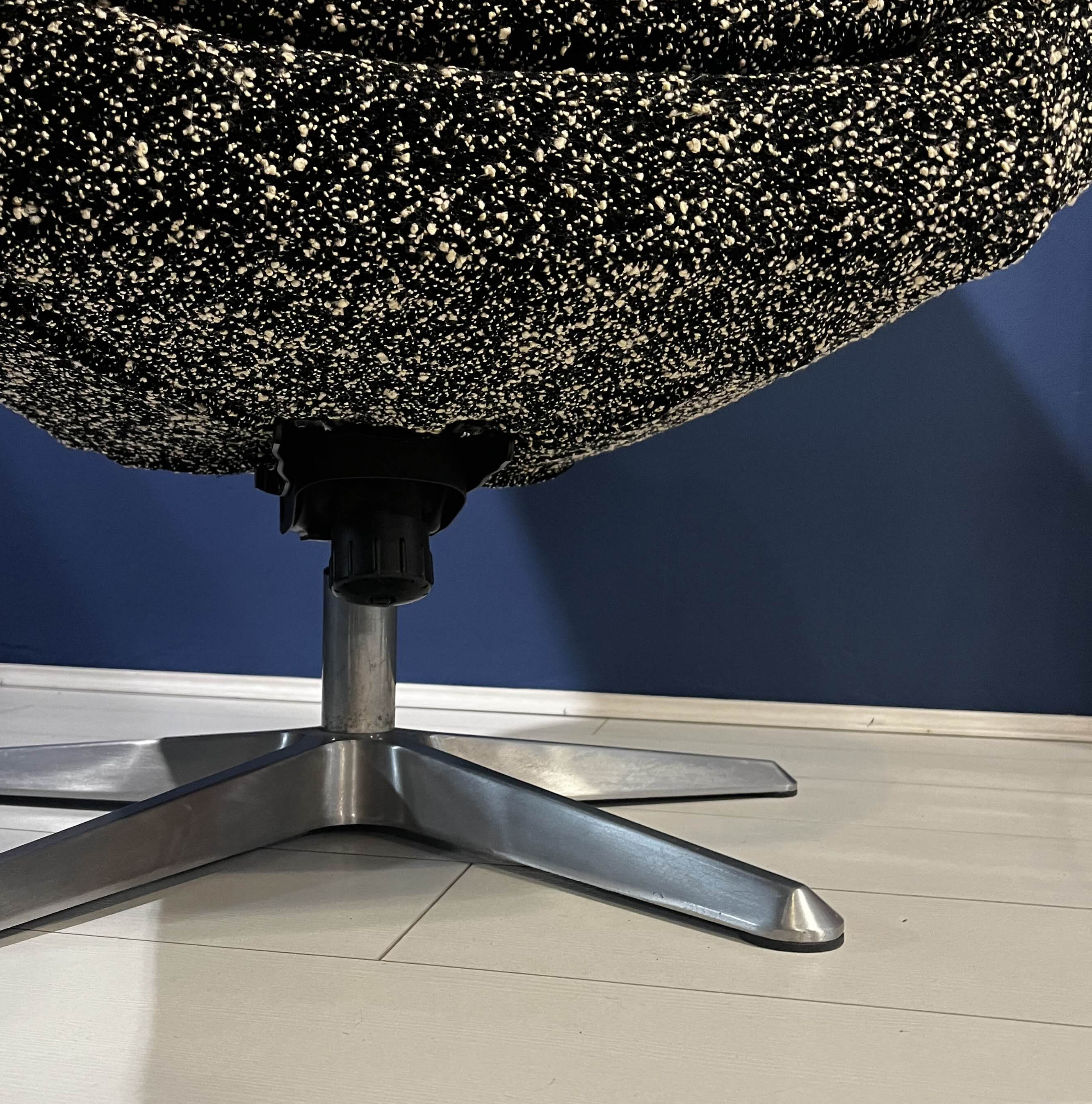 Poltrona girevole canadese in tessuto bouclé e metallo, anni '80