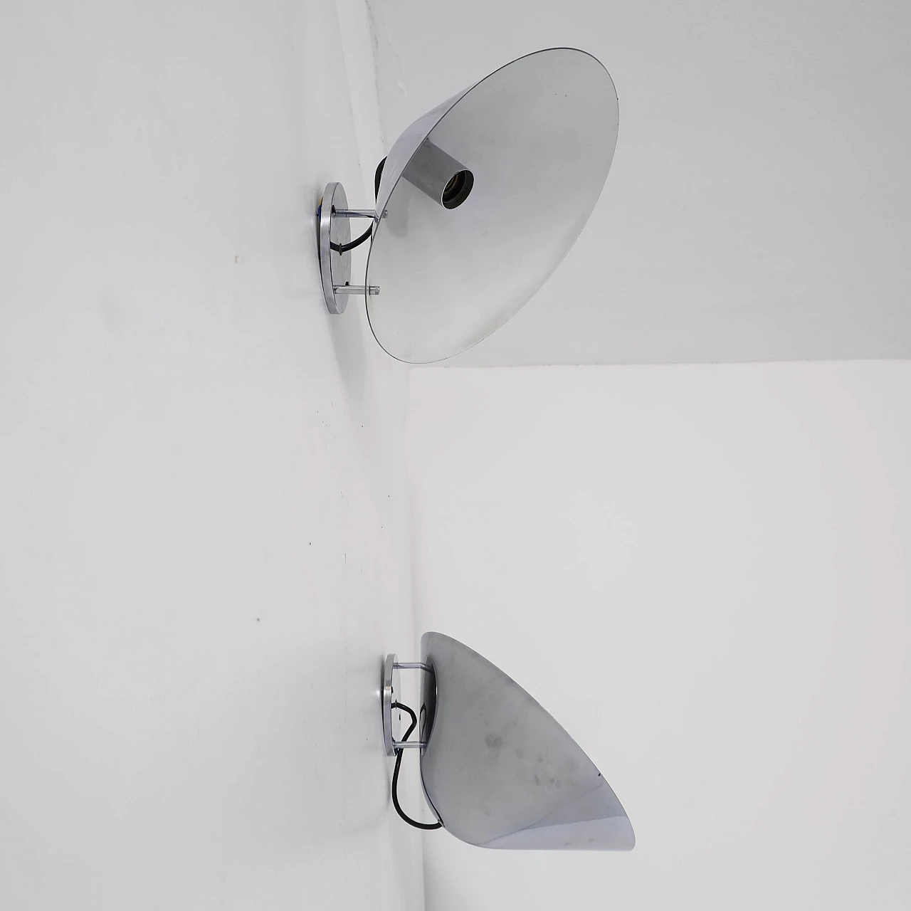 Coppia di lampade da parete in metallo cromato, anni '70 12