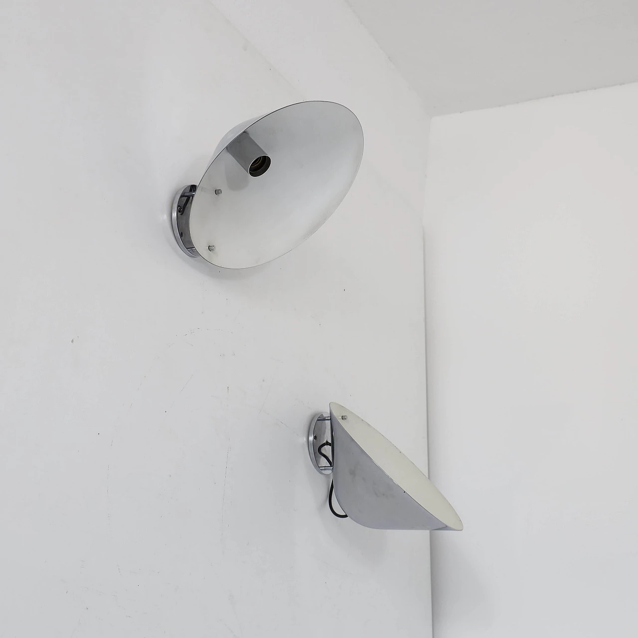 Coppia di lampade da parete in metallo cromato, anni '70 13