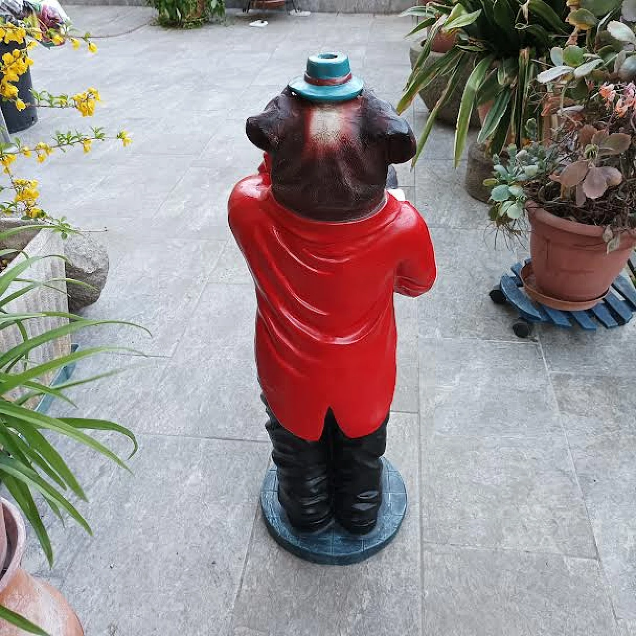 Resin boxer dog-shaped toilet paper holder, 1980s 6