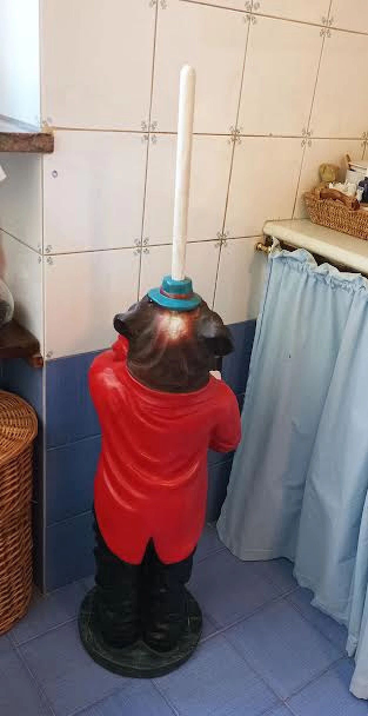 Resin boxer dog-shaped toilet paper holder, 1980s 8