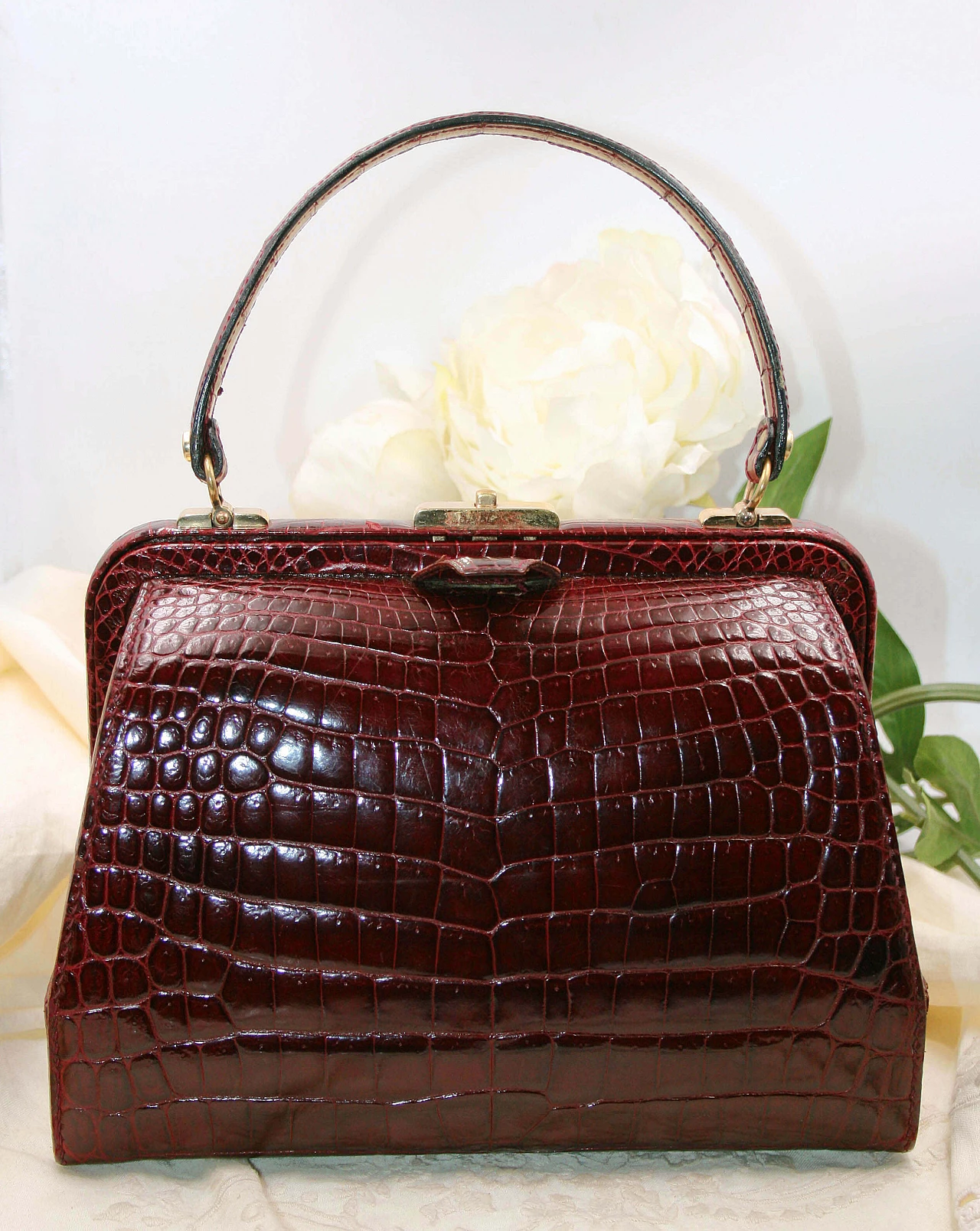 Bordeaux-coloured crocodile leather handbag, 1950s 5