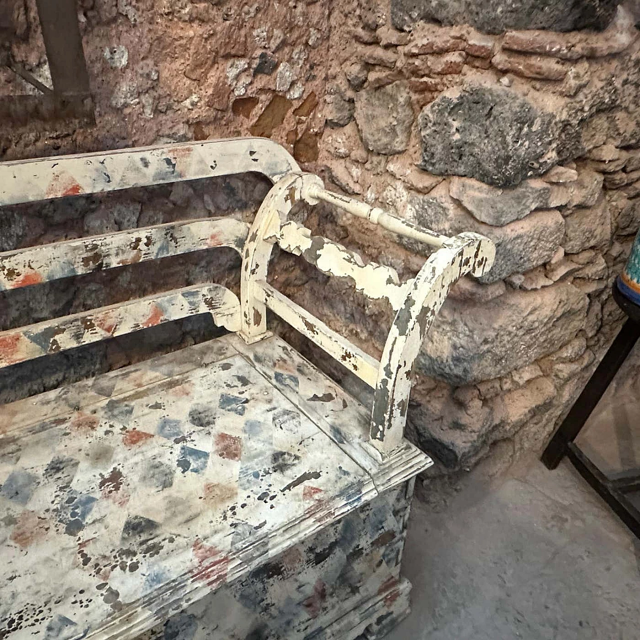 Cassapanca siciliana in legno di abete laccato, '800 3