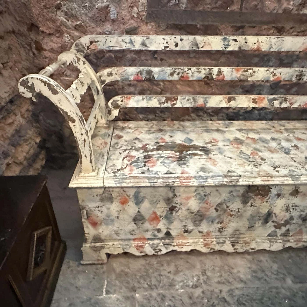 Cassapanca siciliana in legno di abete laccato, '800 13