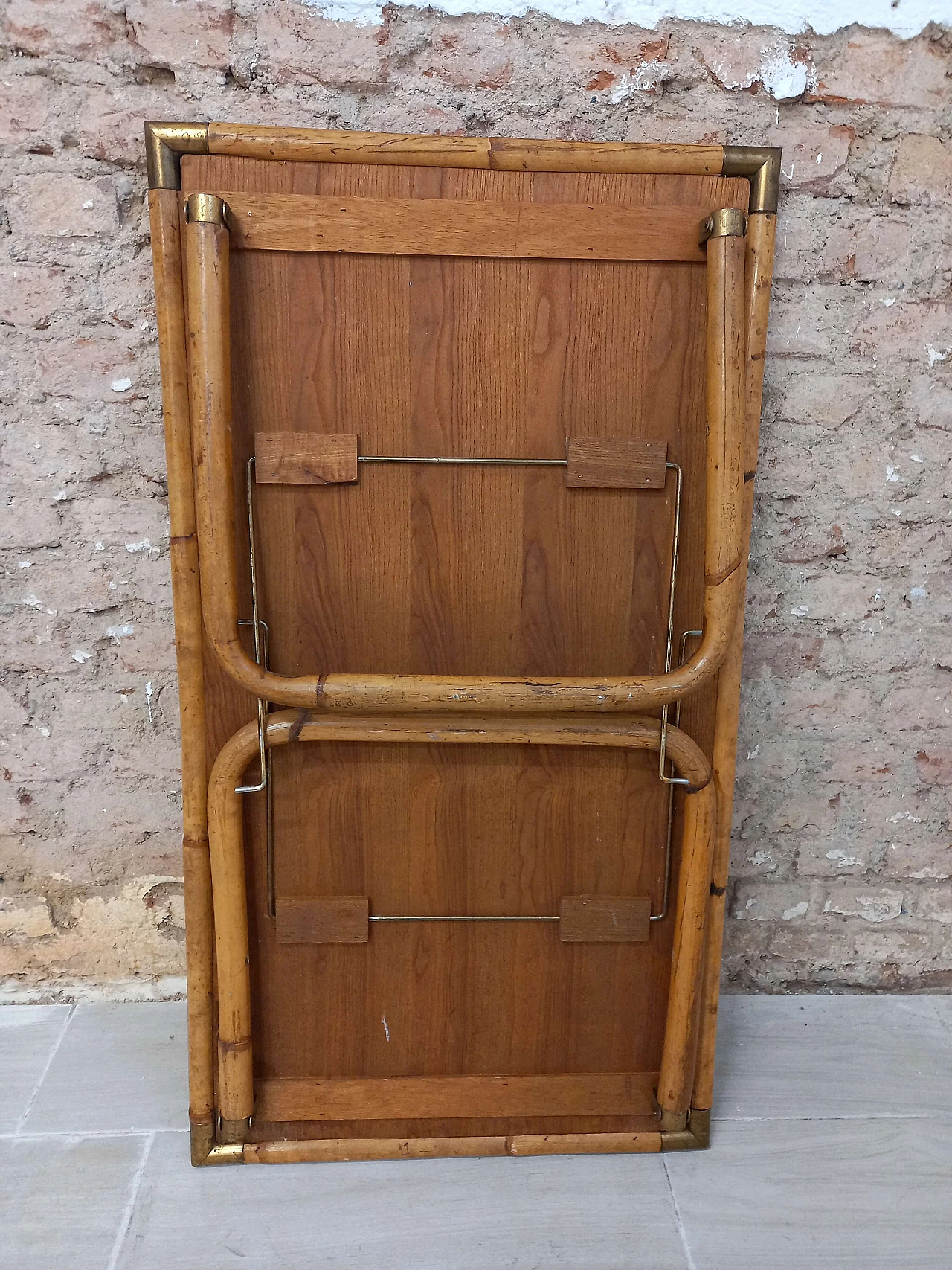Tavolino pieghevole in legno, bambù e ottone, anni '70 4