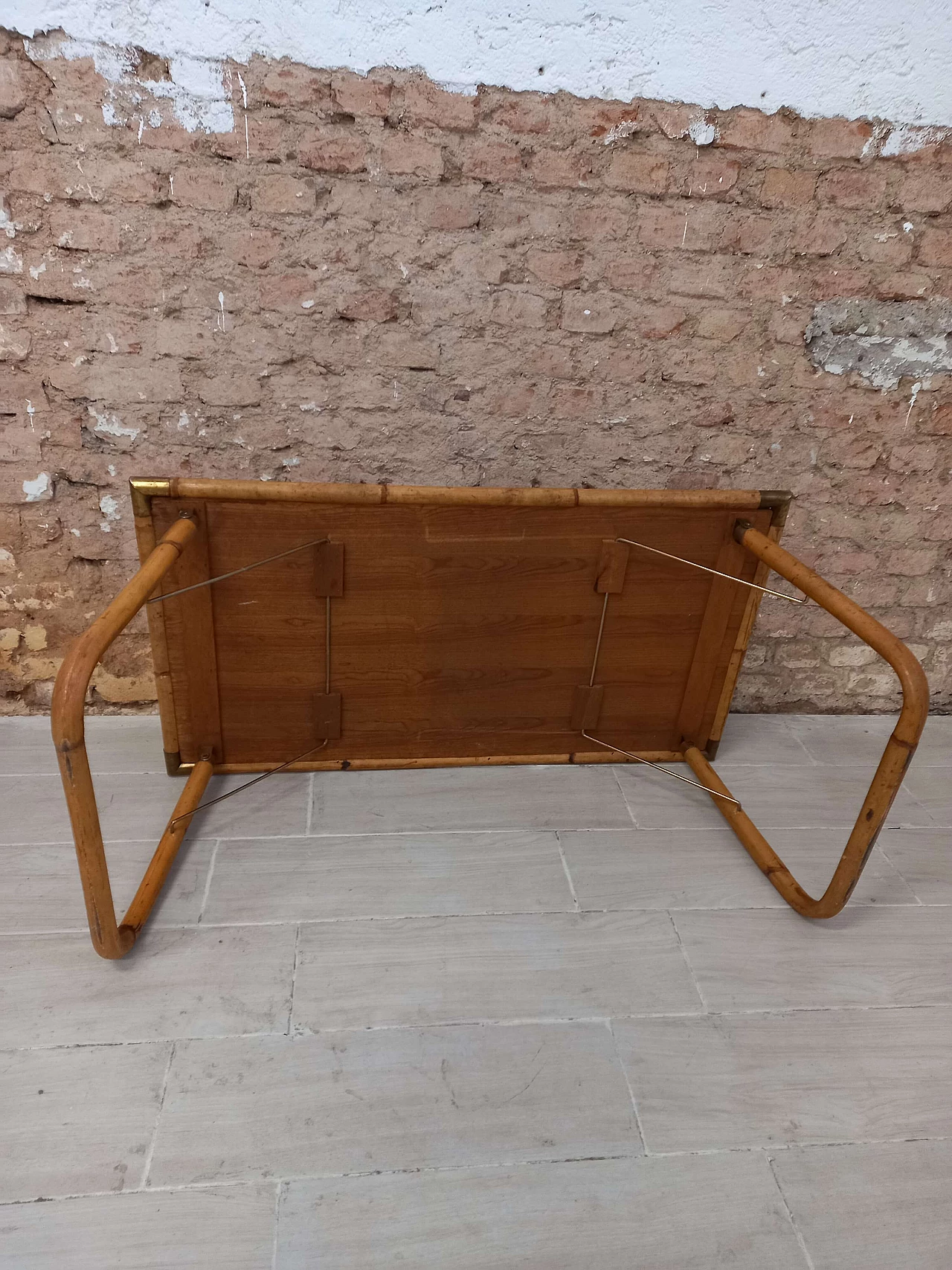 Tavolino pieghevole in legno, bambù e ottone, anni '70 6
