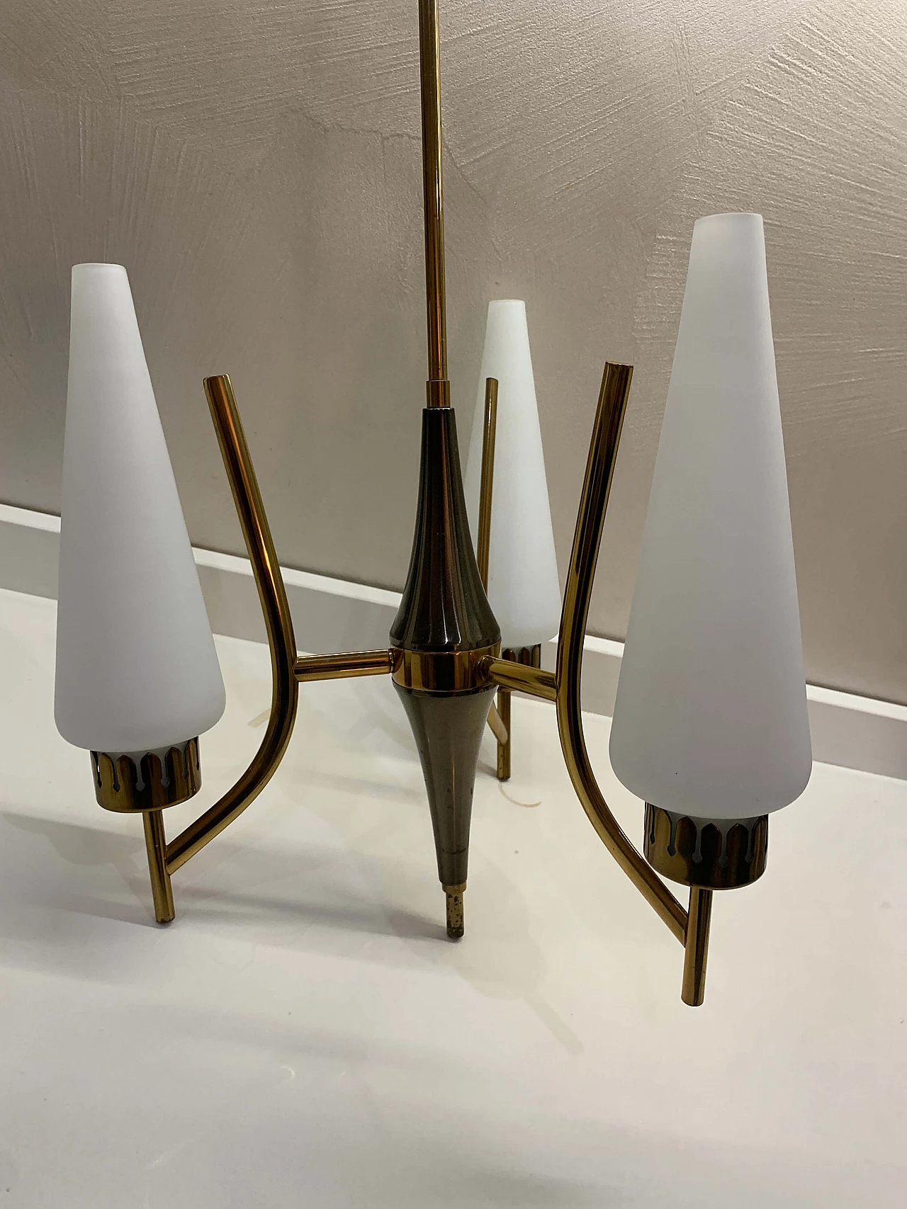 Brass and opaline glass chandelier by Angelo Lelli for Arredoluce, 1950s 1