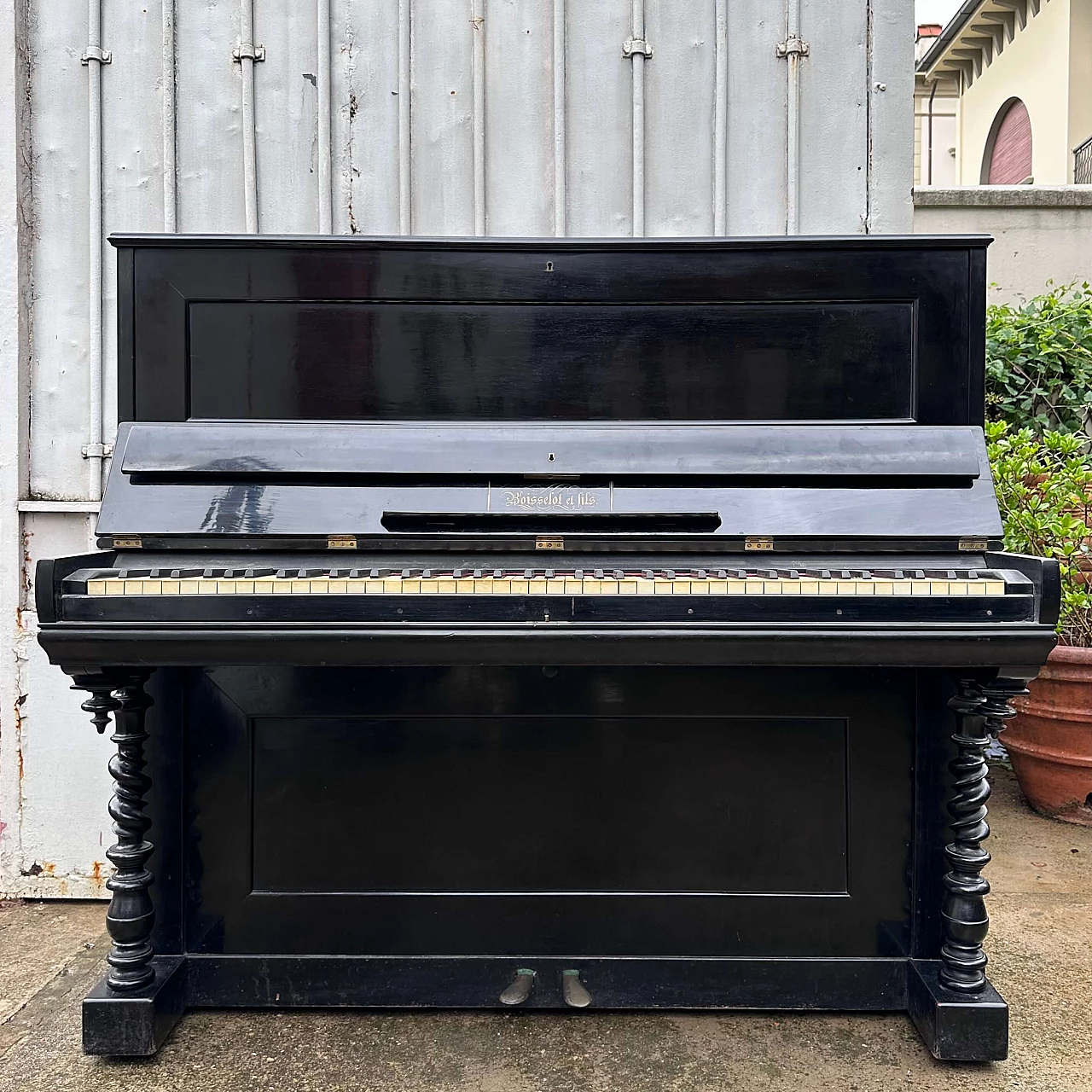 Boisselot et Fils ebonised wooden upright piano, 19th century 2