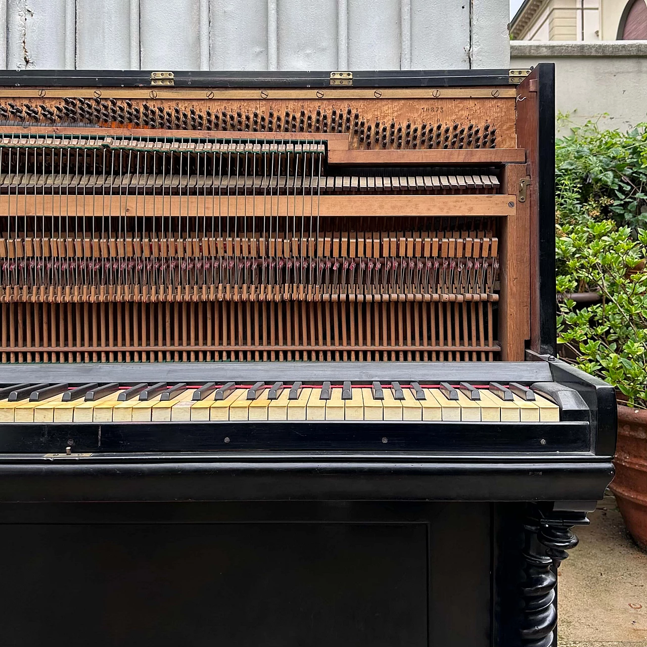 Boisselot et Fils ebonised wooden upright piano, 19th century 3