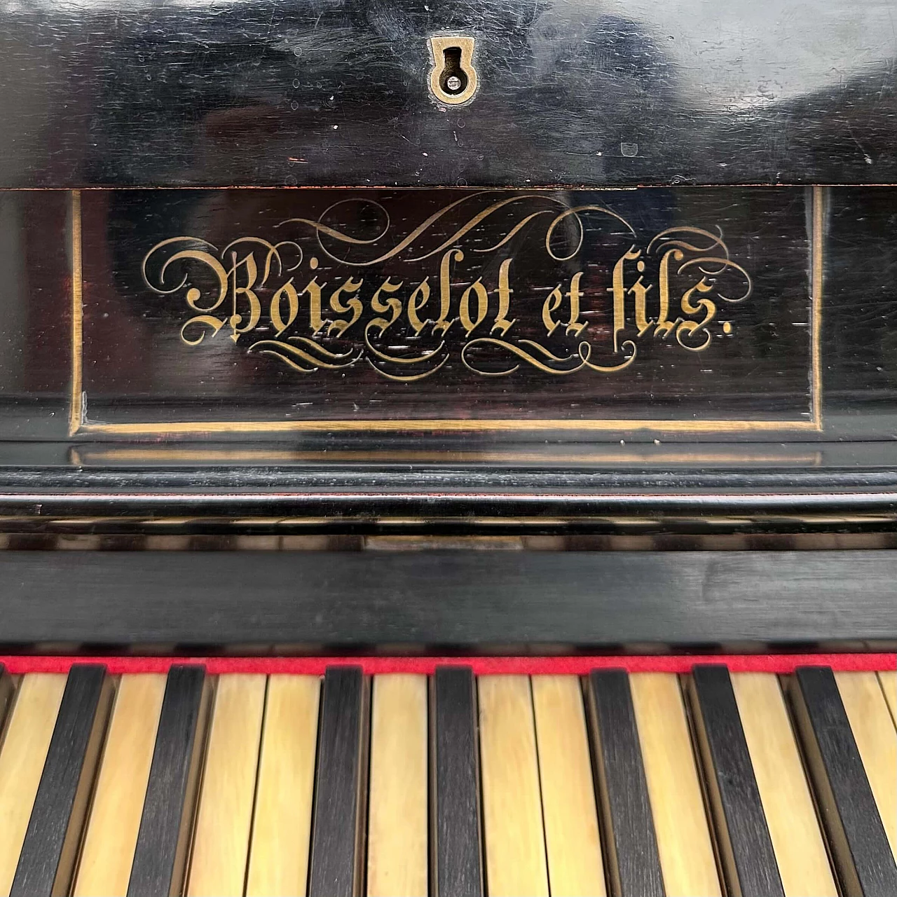 Boisselot et Fils ebonised wooden upright piano, 19th century 7