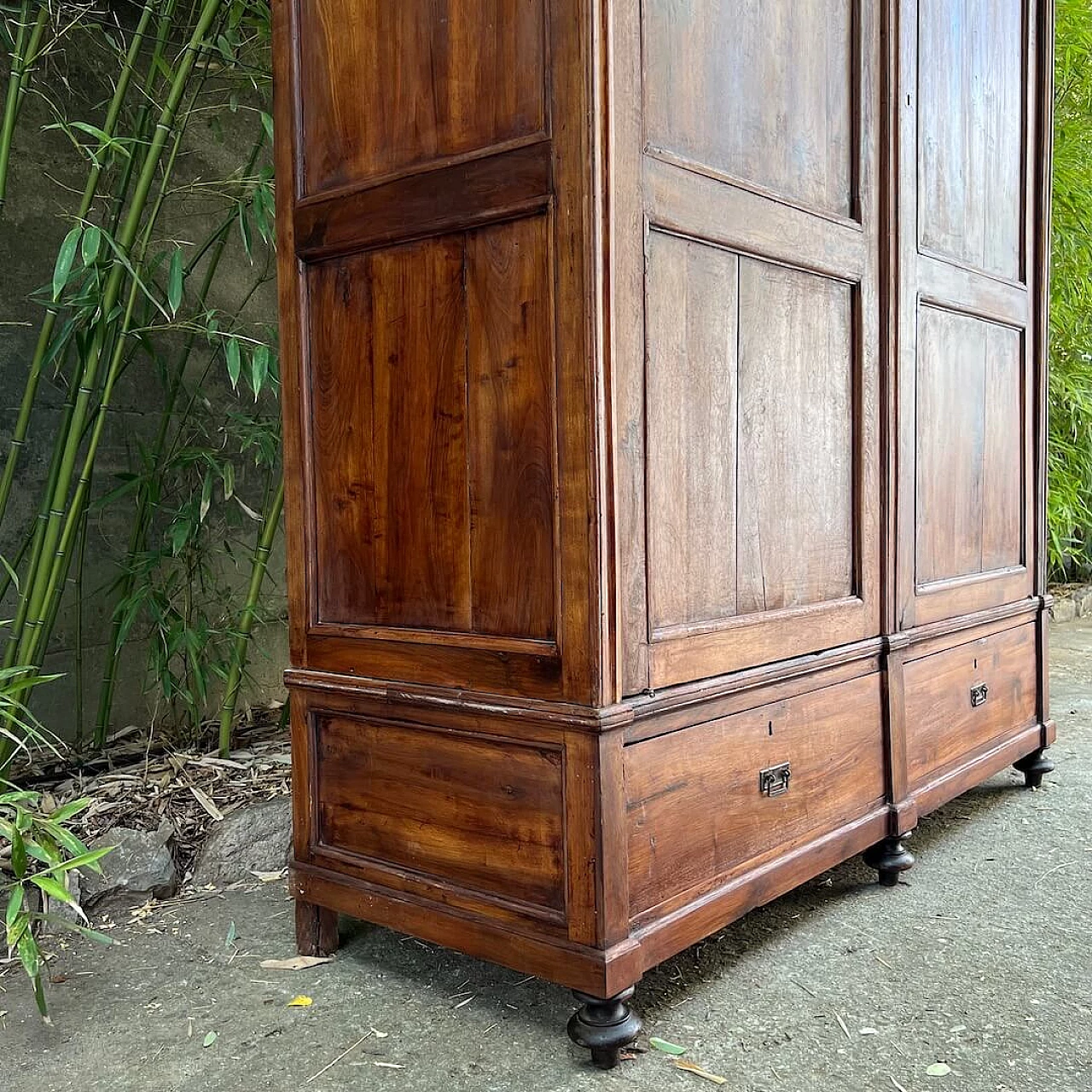 Walnut wardrobe with two doors and two drawers, 19th century 4