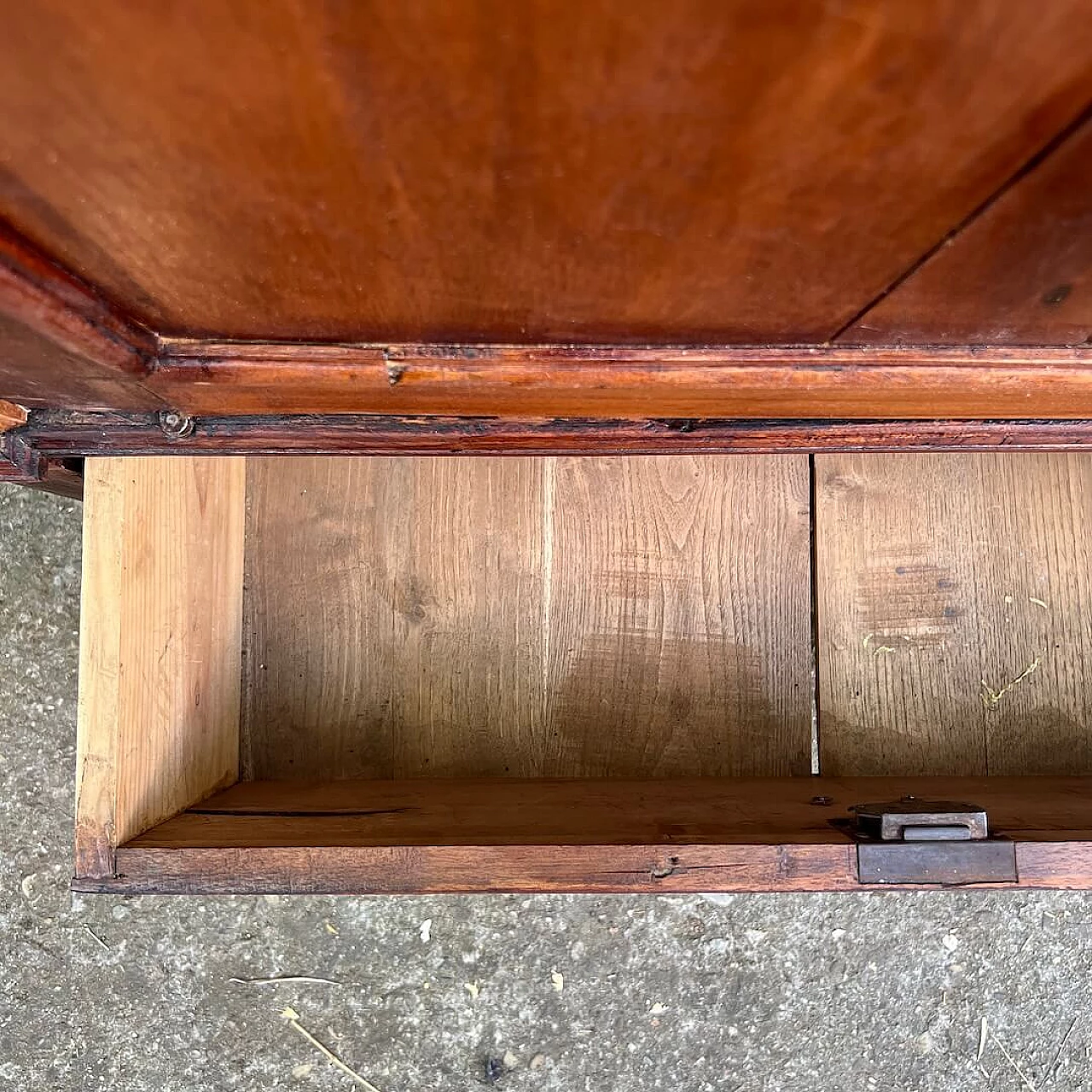 Walnut wardrobe with two doors and two drawers, 19th century 7