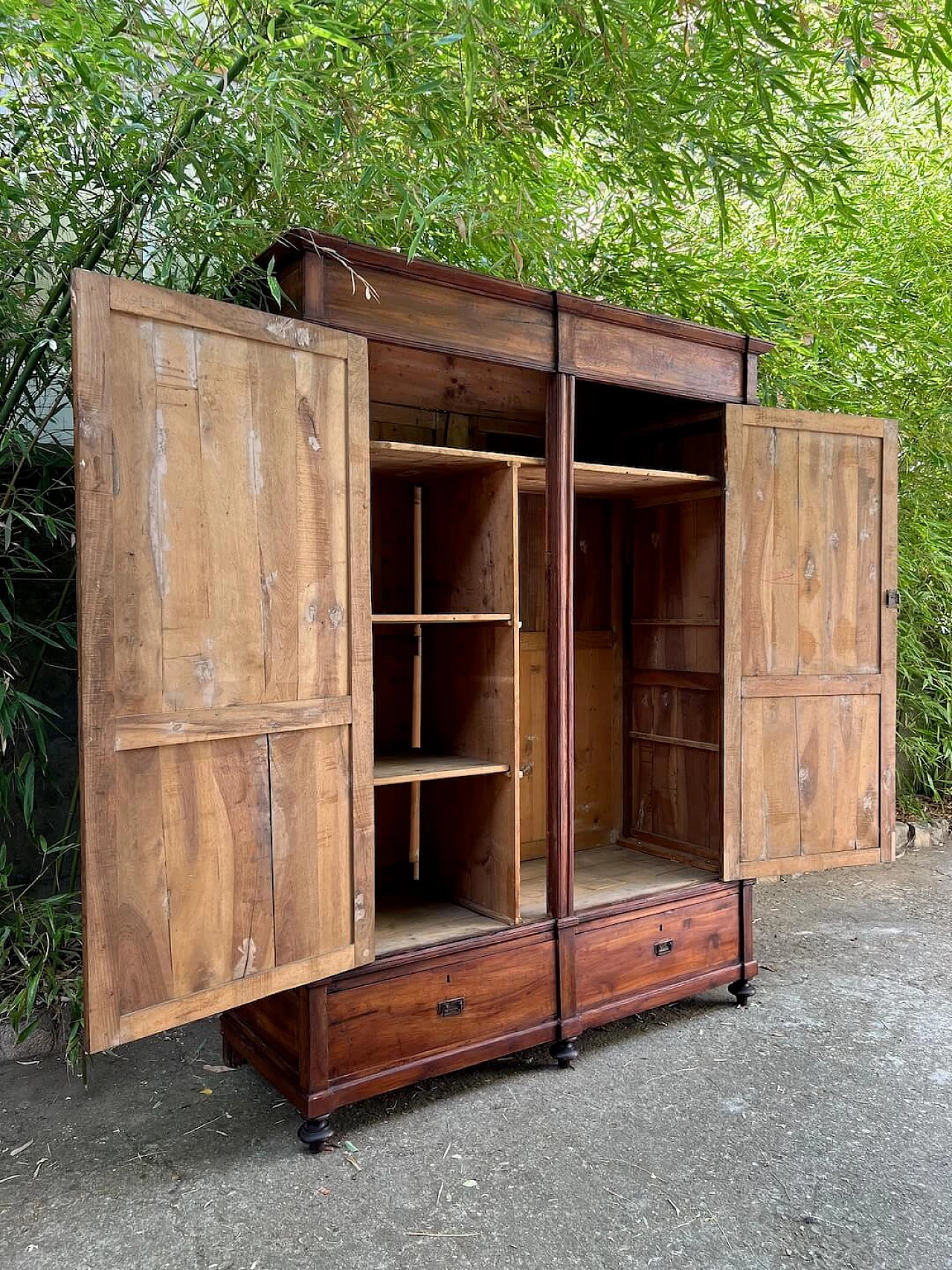Walnut wardrobe with two doors and two drawers, 19th century 8
