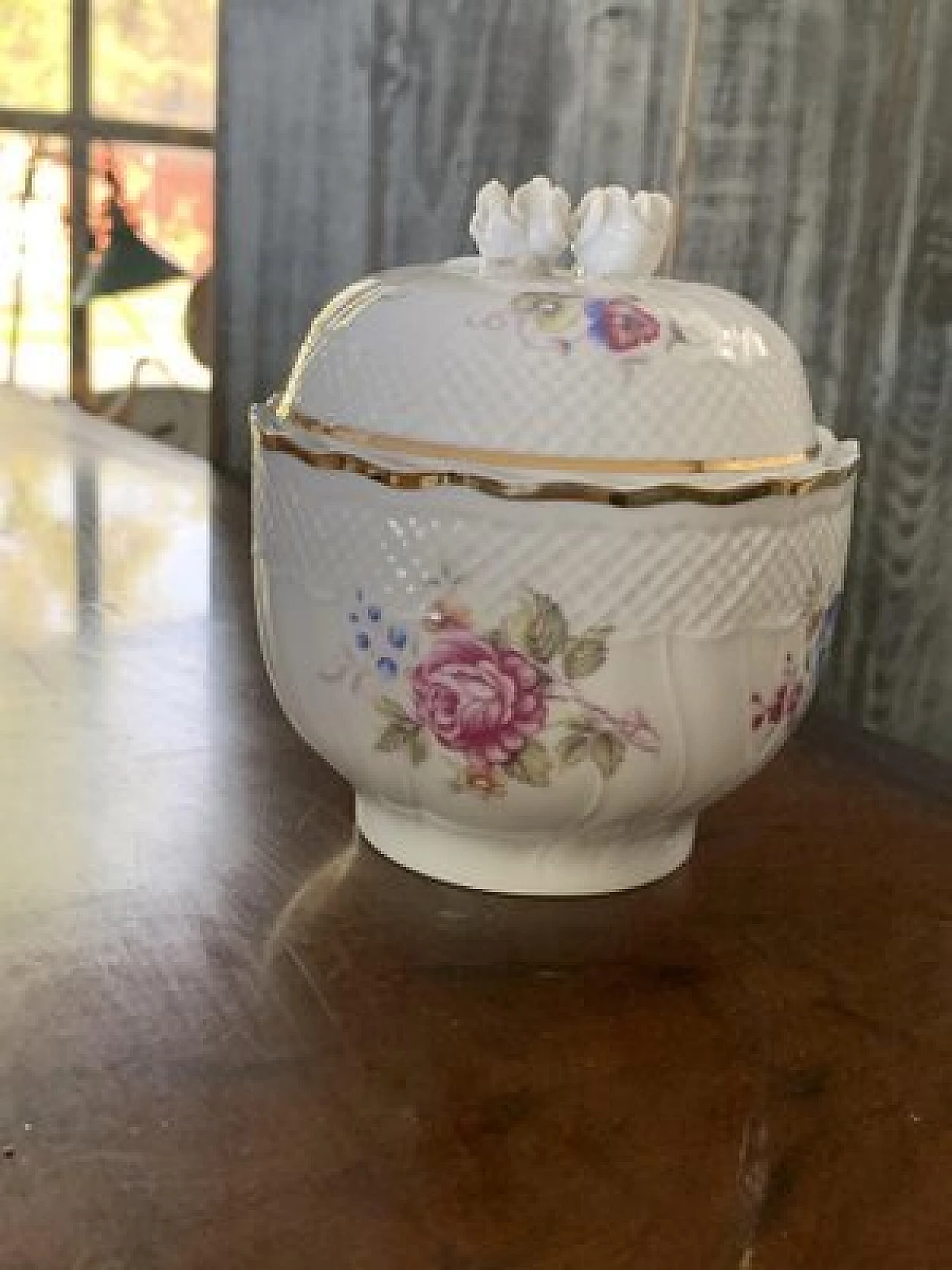 Porcelain box with lid by Hollóháza 1
