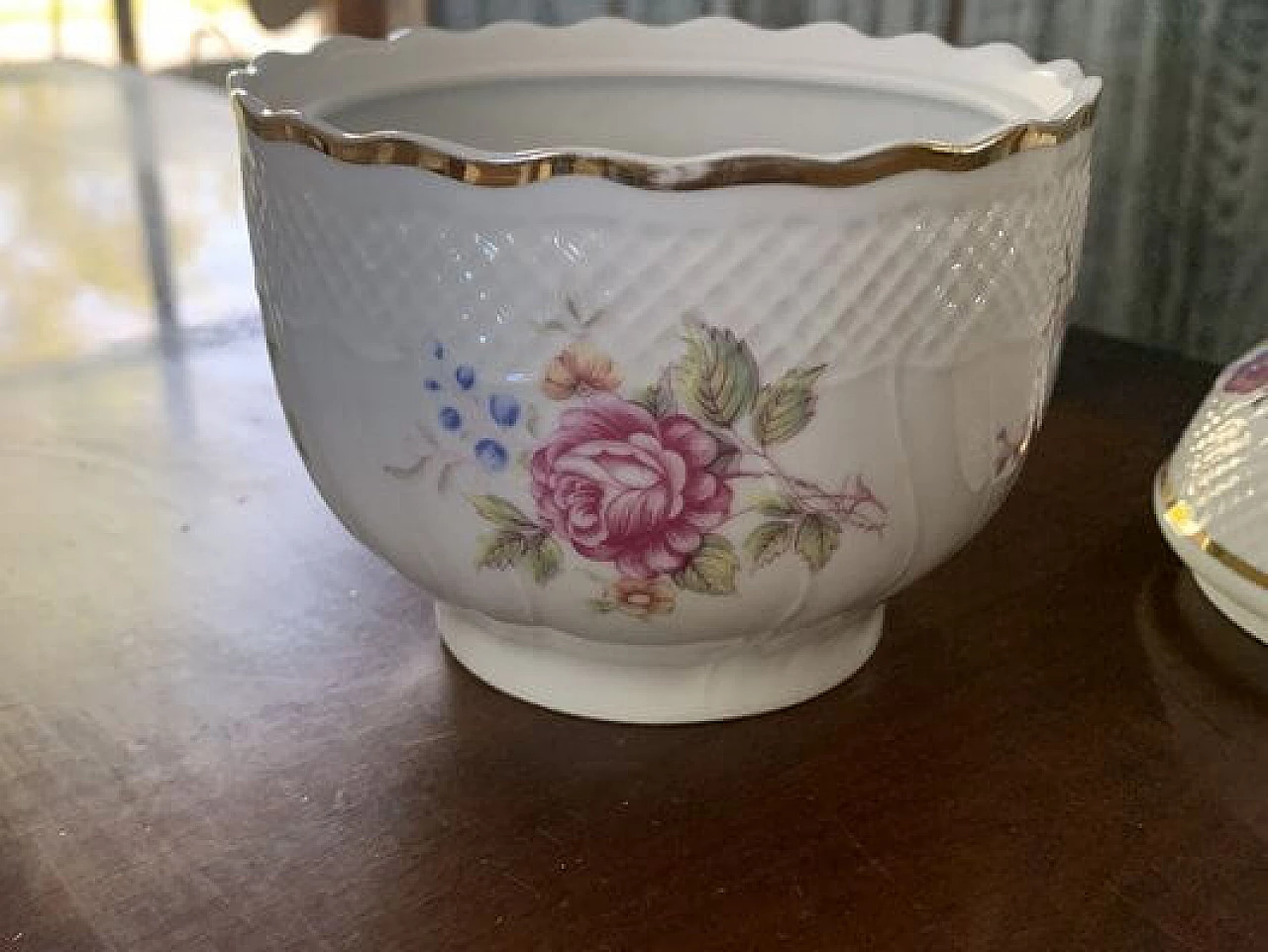 Porcelain box with lid by Hollóháza 2