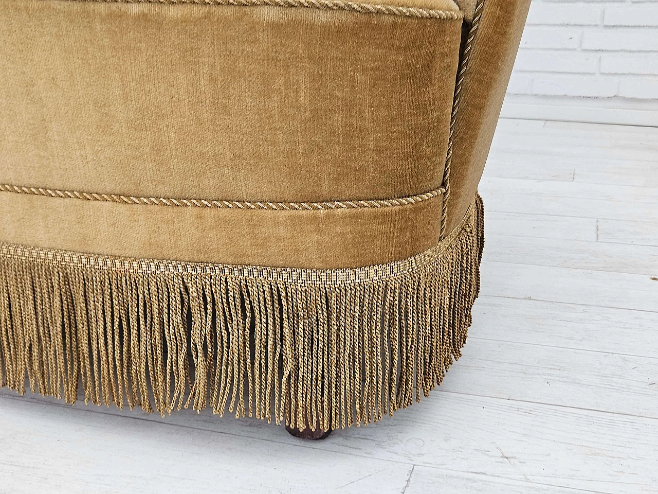 Danish Banana three-seater sofa in green velvet, 1970s 2