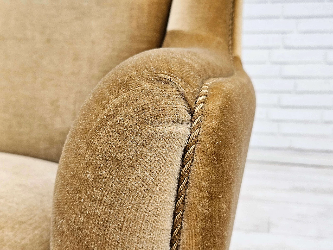 Danish Banana three-seater sofa in green velvet, 1970s 3