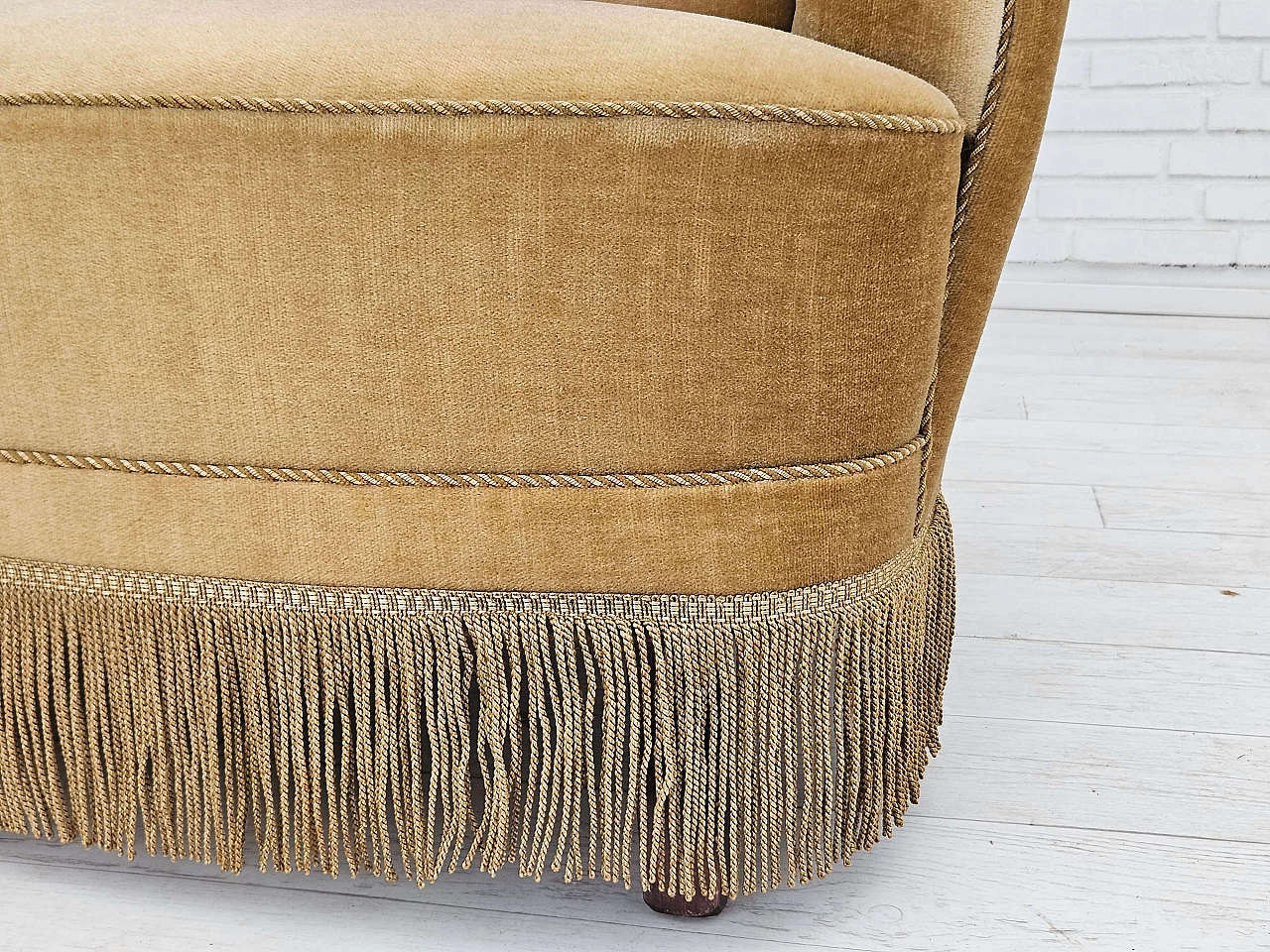 Danish Banana three-seater sofa in green velvet, 1970s 4