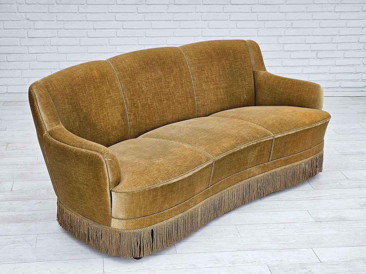 Danish Banana three-seater sofa in green velvet, 1970s 7
