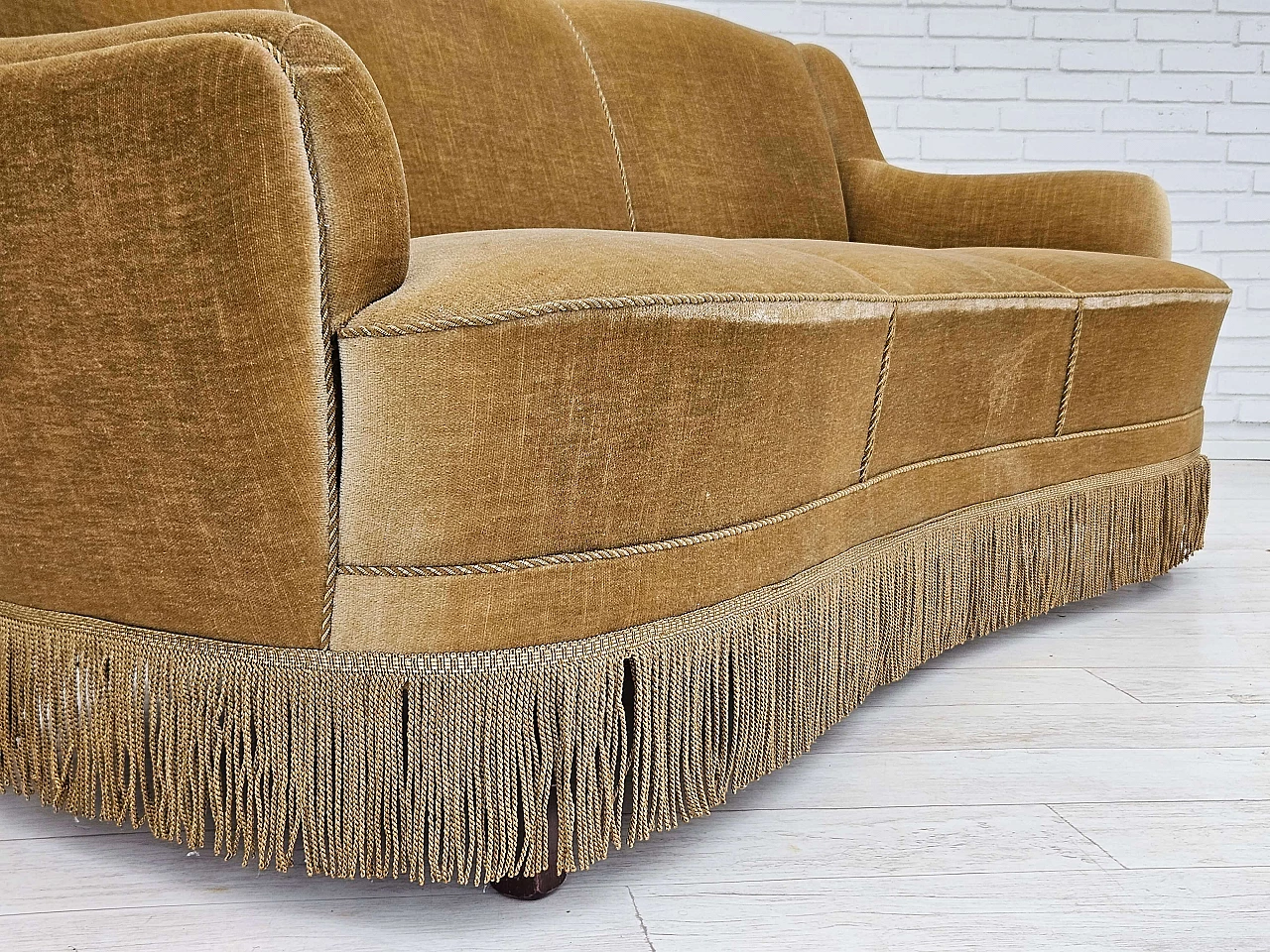 Danish Banana three-seater sofa in green velvet, 1970s 8