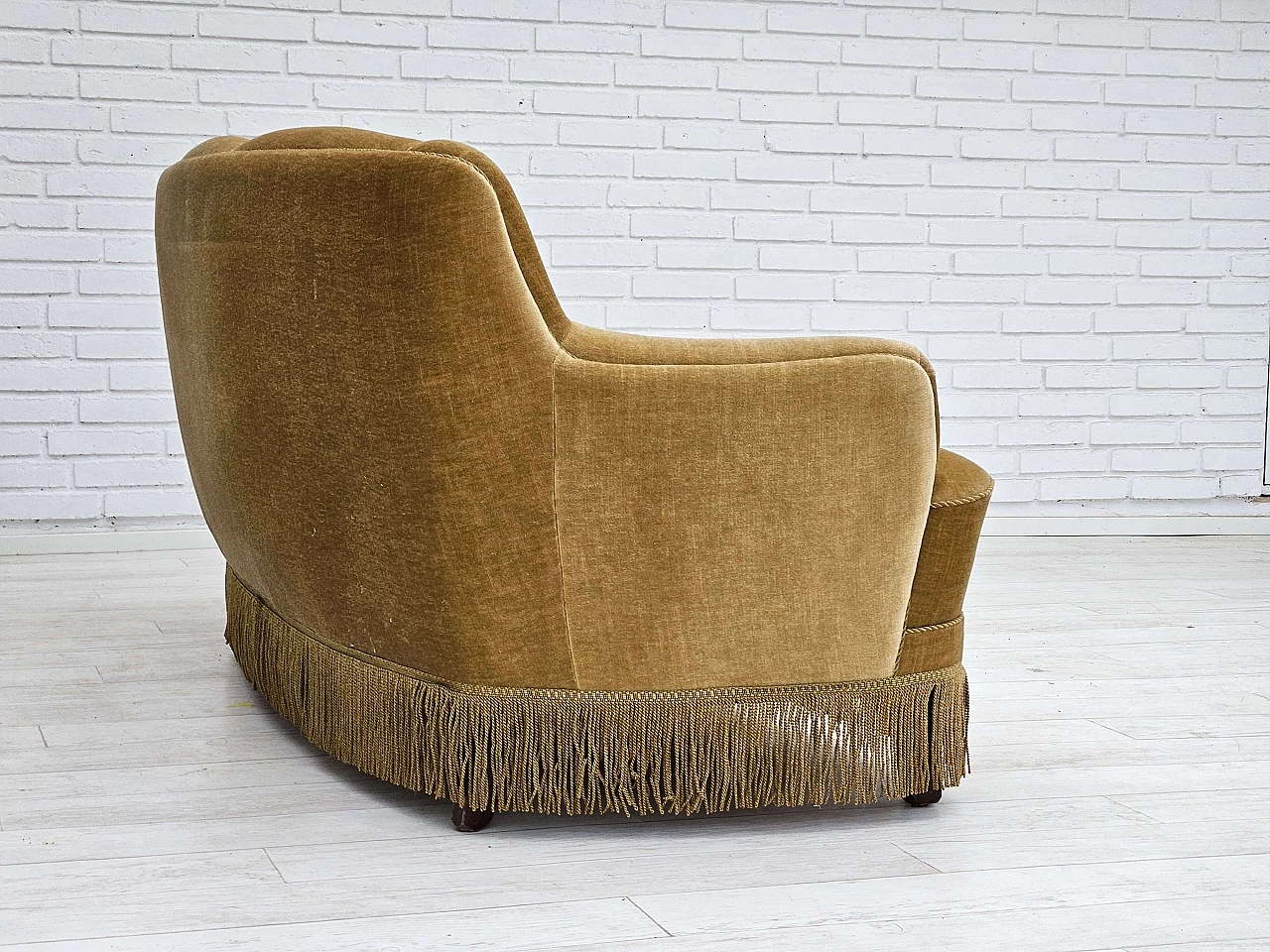 Danish Banana three-seater sofa in green velvet, 1970s 10