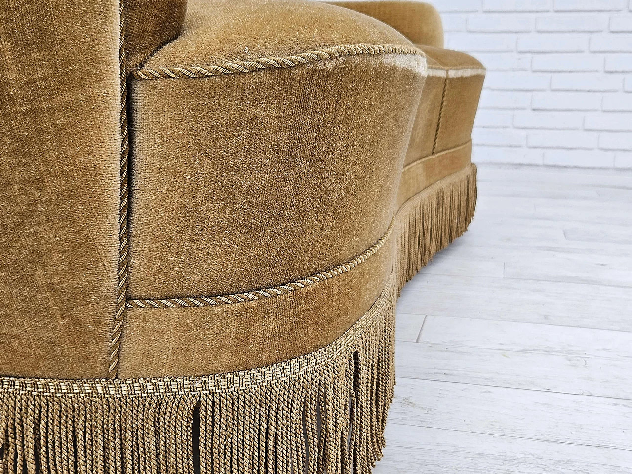 Danish Banana three-seater sofa in green velvet, 1970s 11