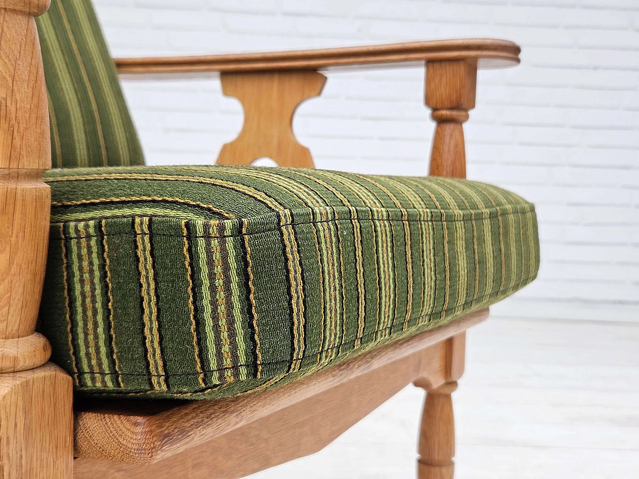 Poltrona danese in quercia e lana verde, anni '70 3