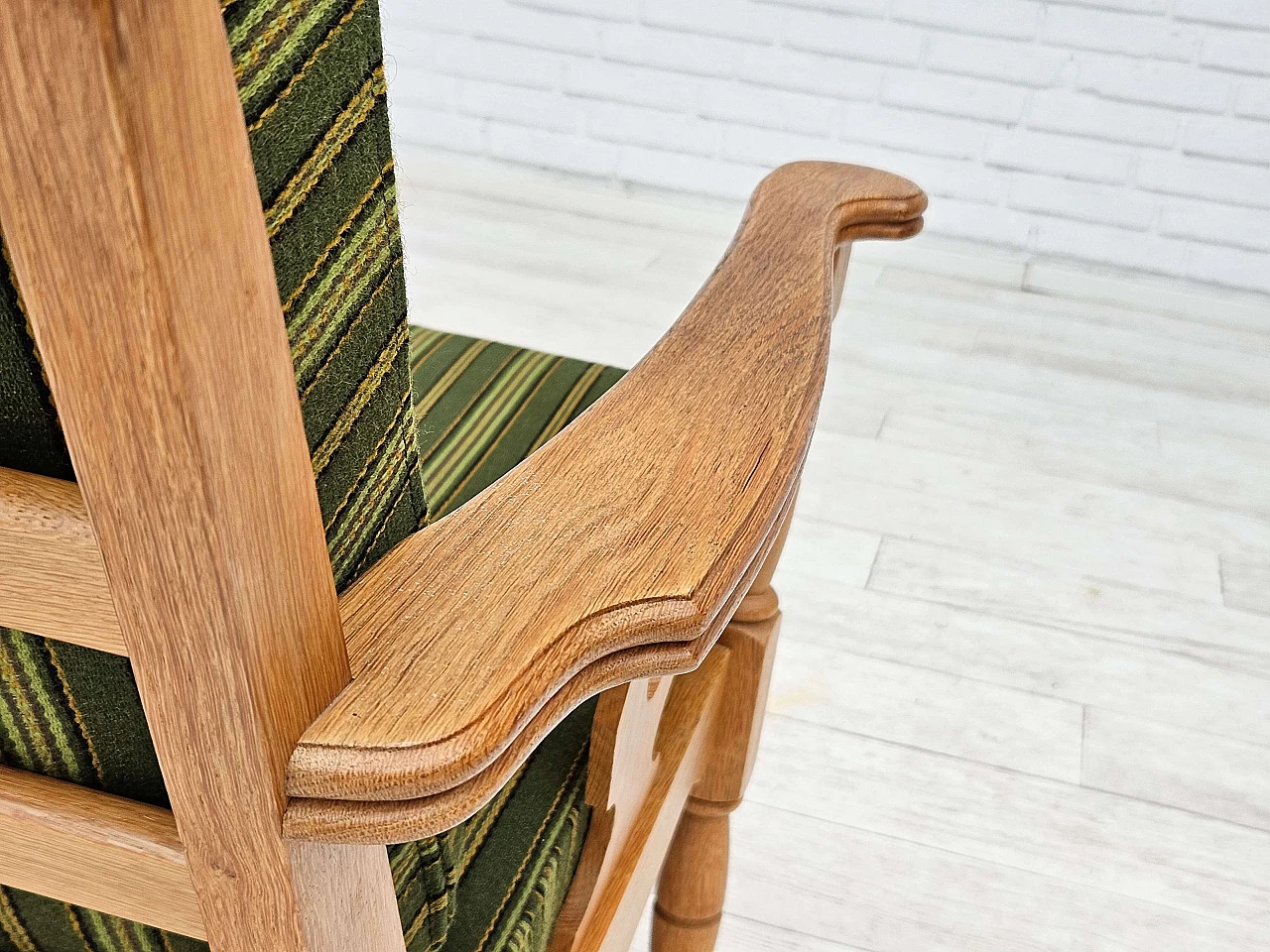 Poltrona danese in quercia e lana verde, anni '70 10