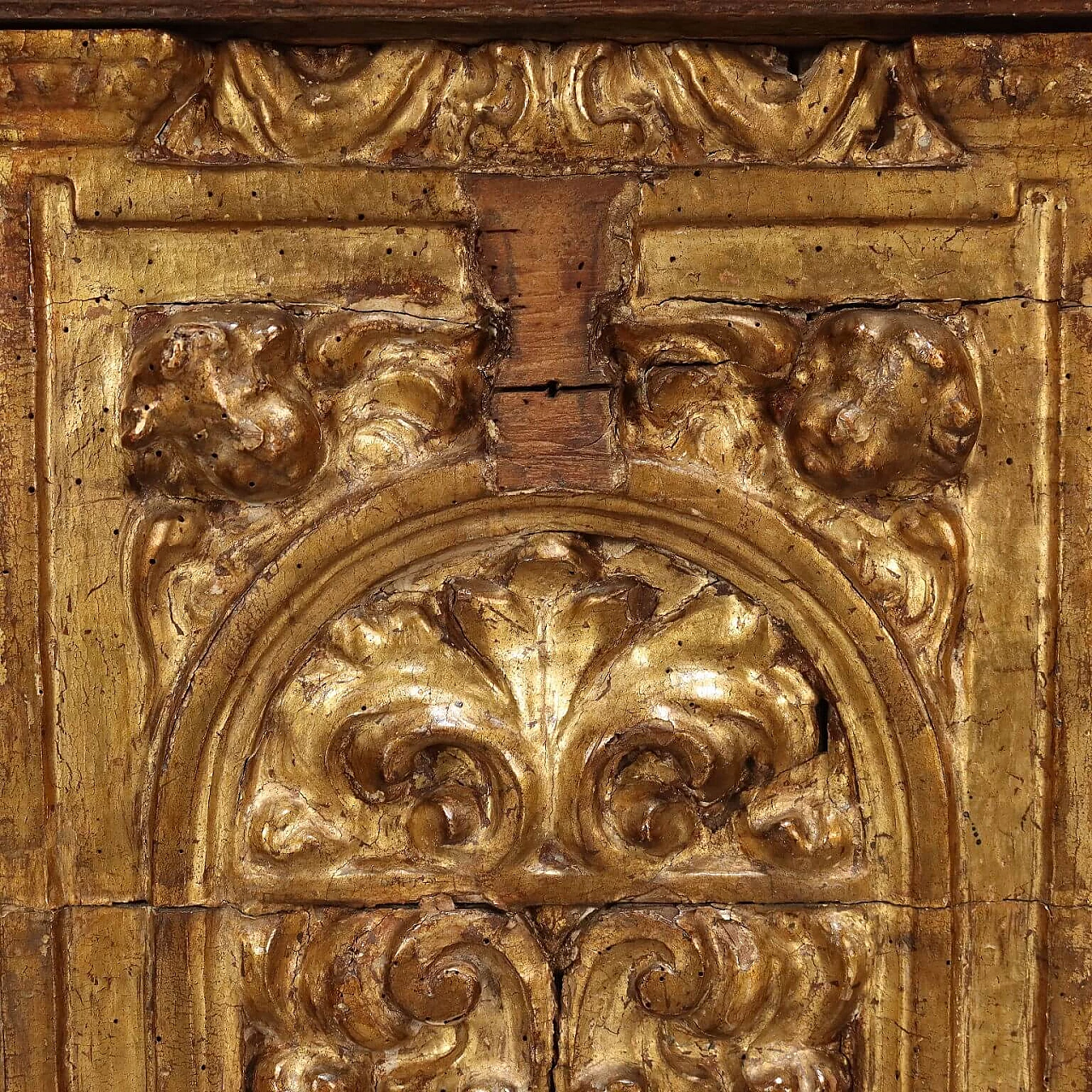 Cassapanca in legno intagliato e dorato, '600 6