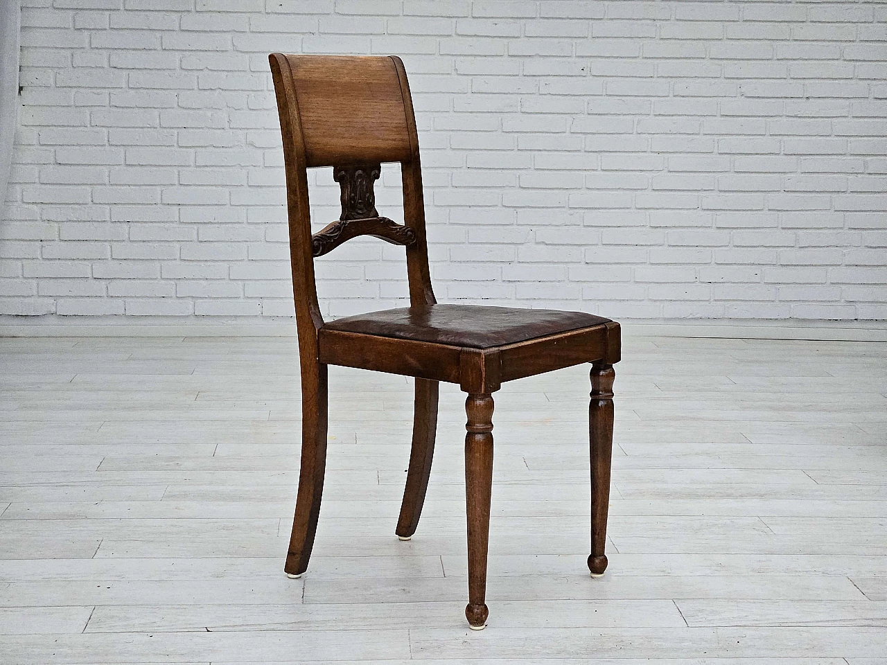 6 Scandinavian oak and leather chairs, 1930s 10