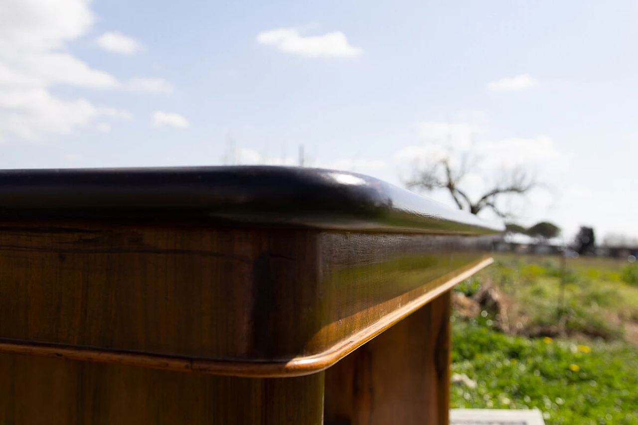 Art Deco blond walnut veneered and ebonized wood table, 1940s 5