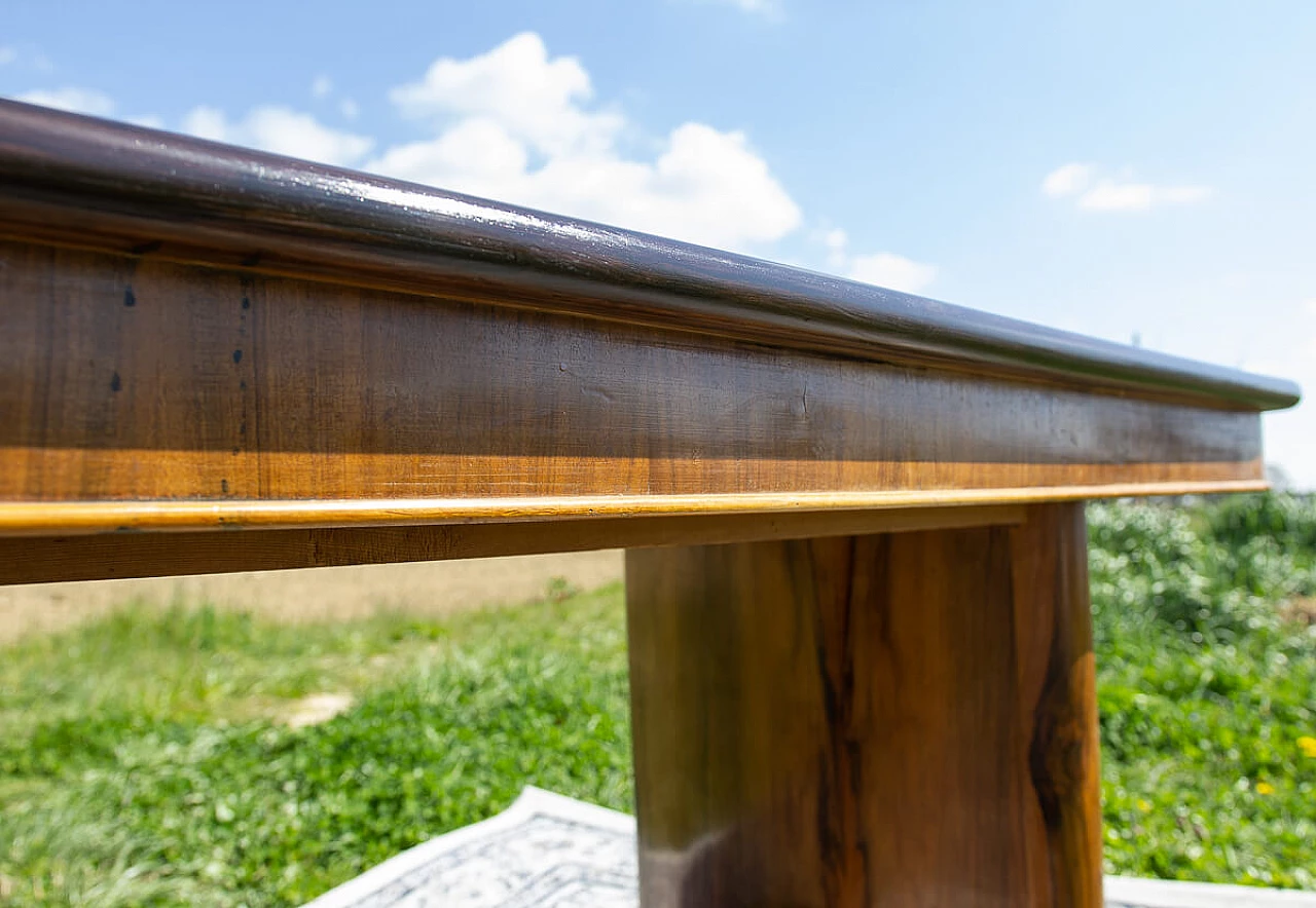 Art Deco blond walnut veneered and ebonized wood table, 1940s 8