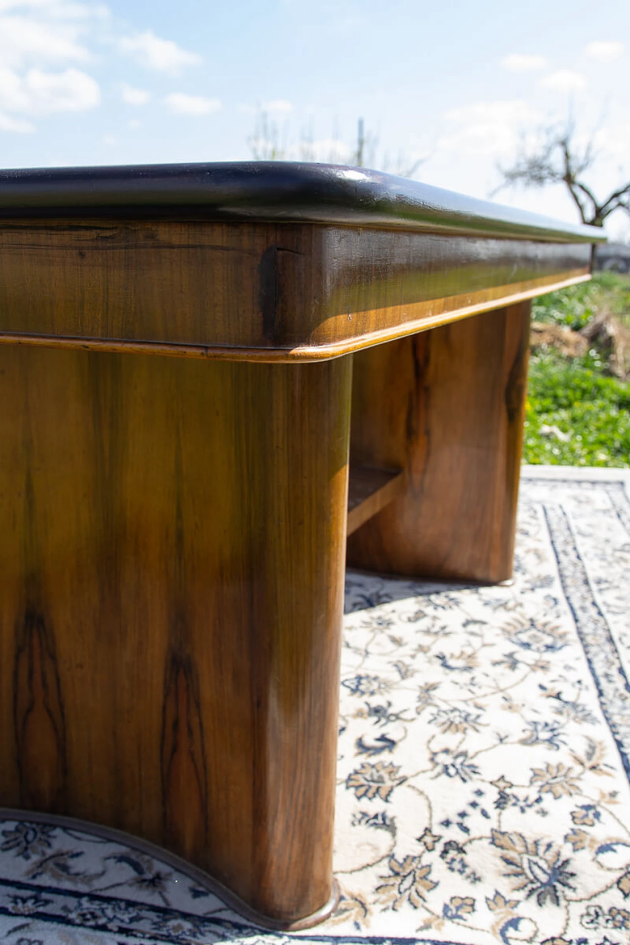 Art Deco blond walnut veneered and ebonized wood table, 1940s 9